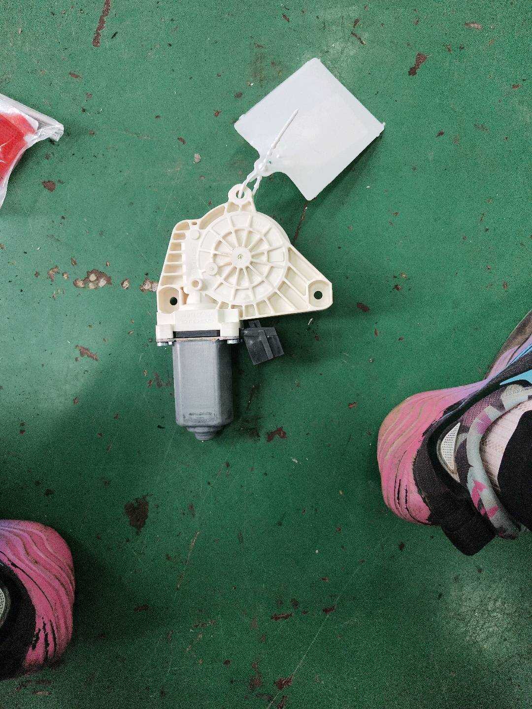 A1698204542 Rear Door Window Motor, Left