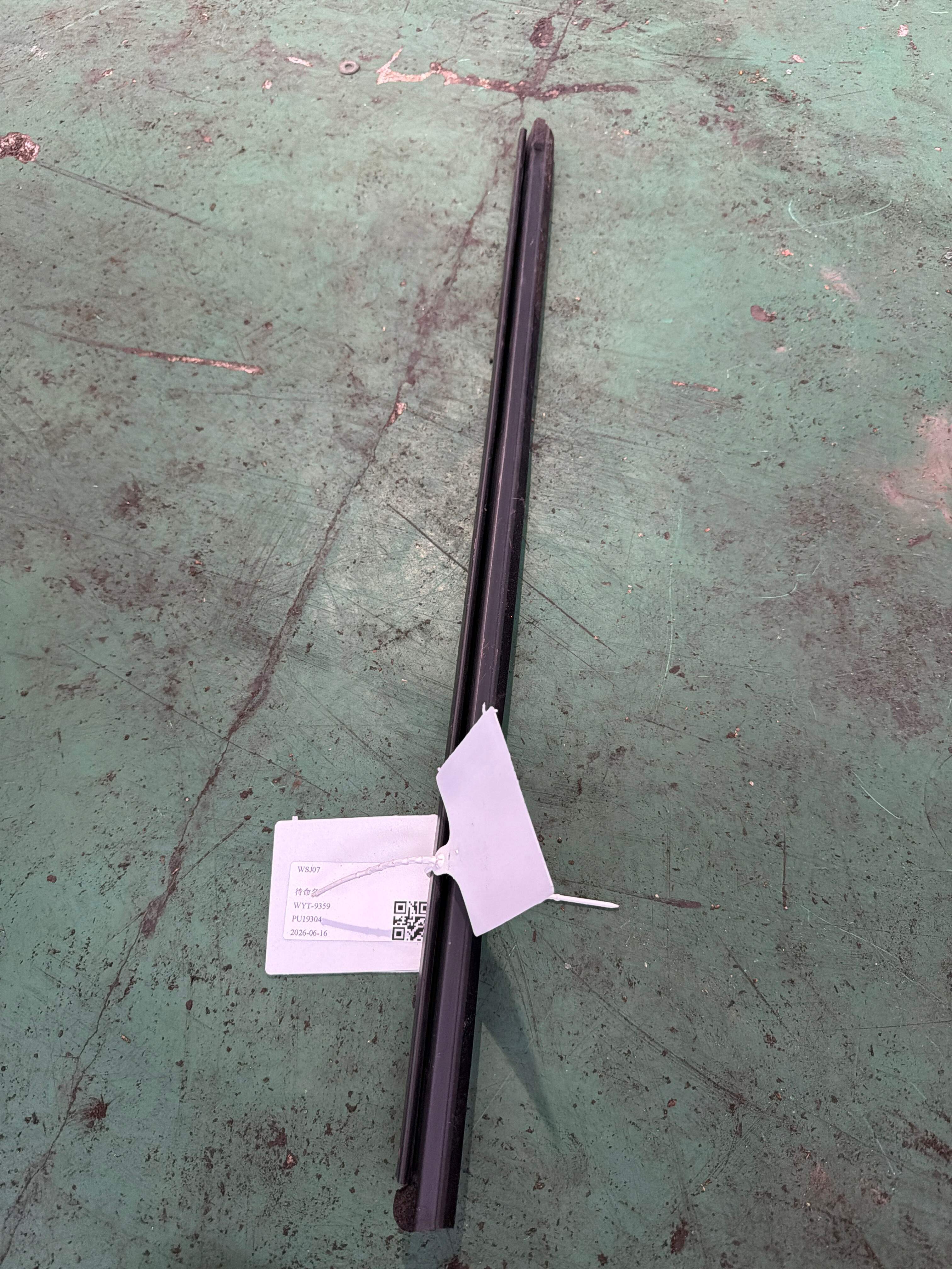 828342DR0A 后门玻璃压条(右内)