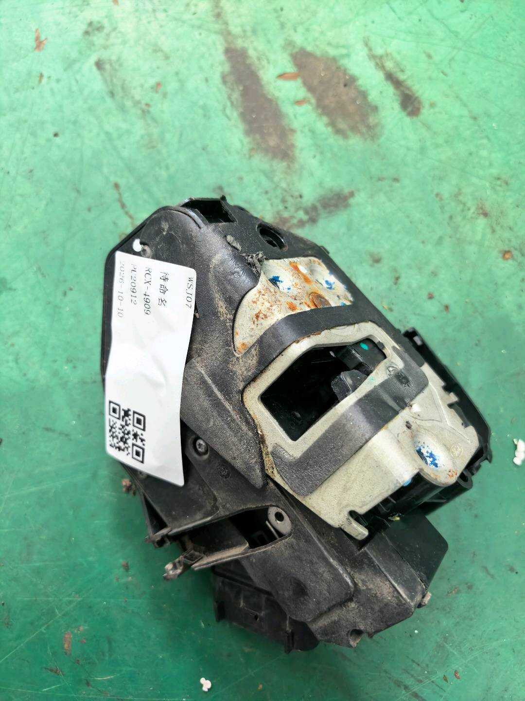 CM5AR26412CA 后门锁机构(右)