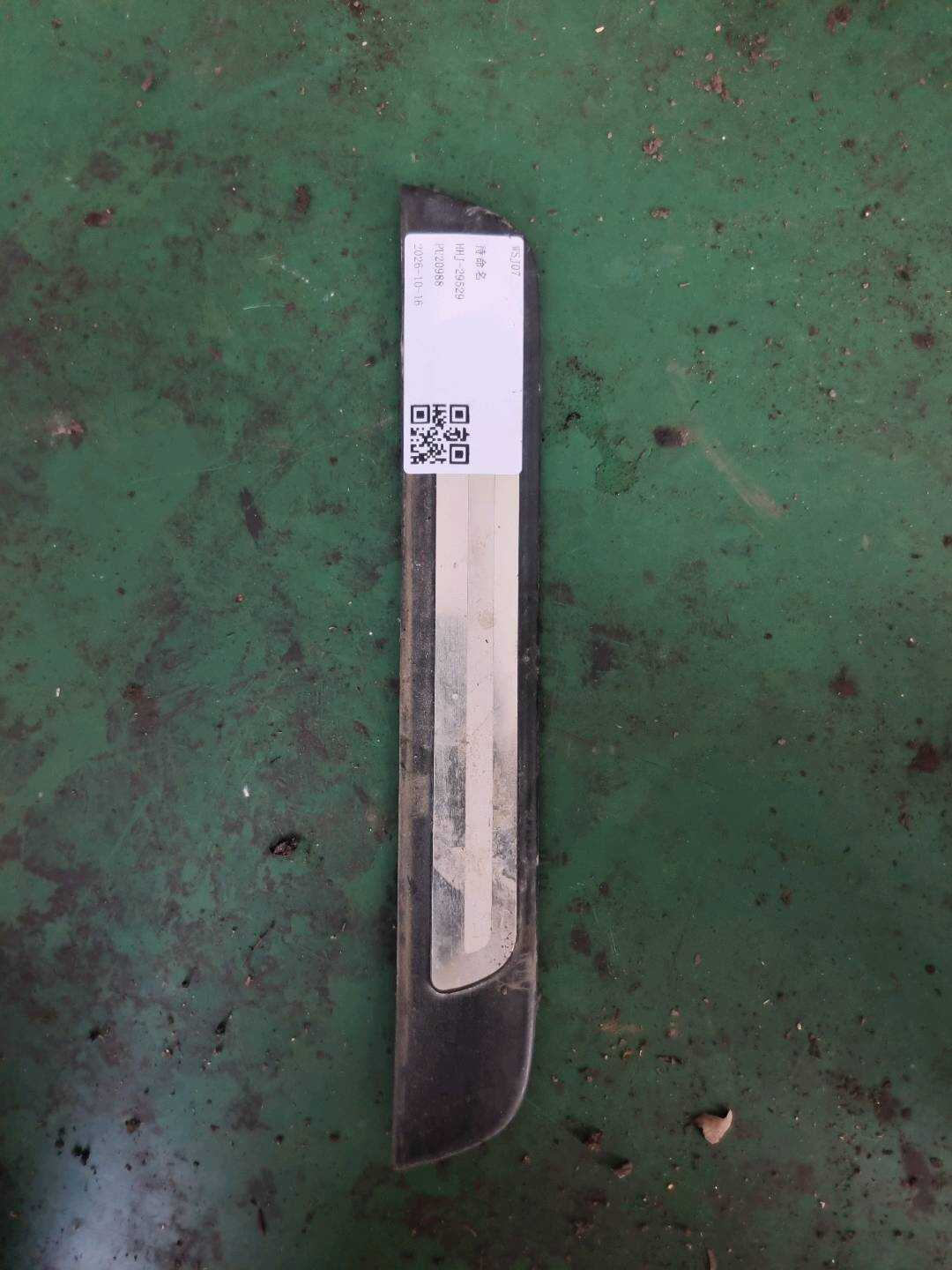 8KD853376 后门槛装饰板(右)