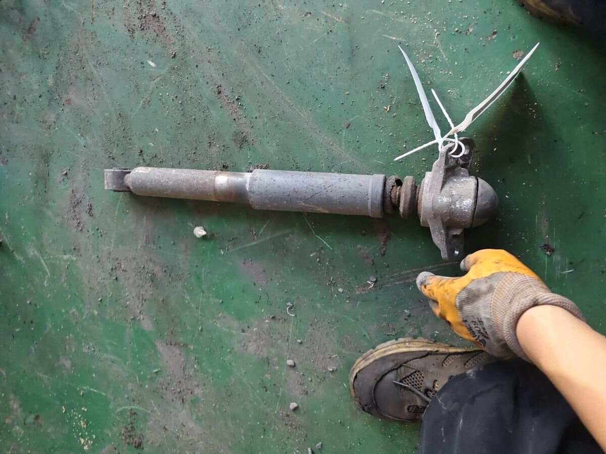 1K0513353R 后减震器顶胶(右)