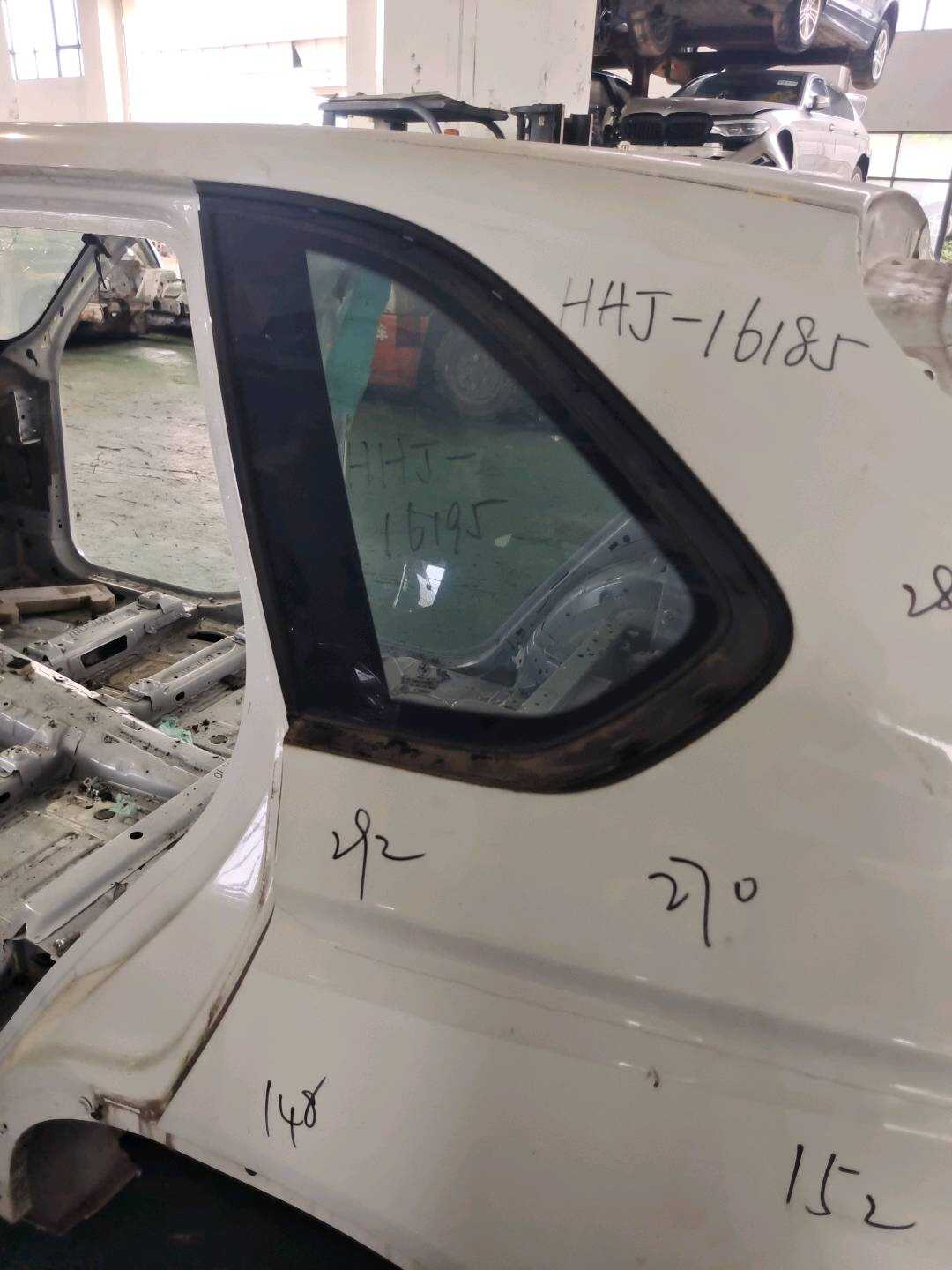 51357289683 后门三角窗玻璃(左)