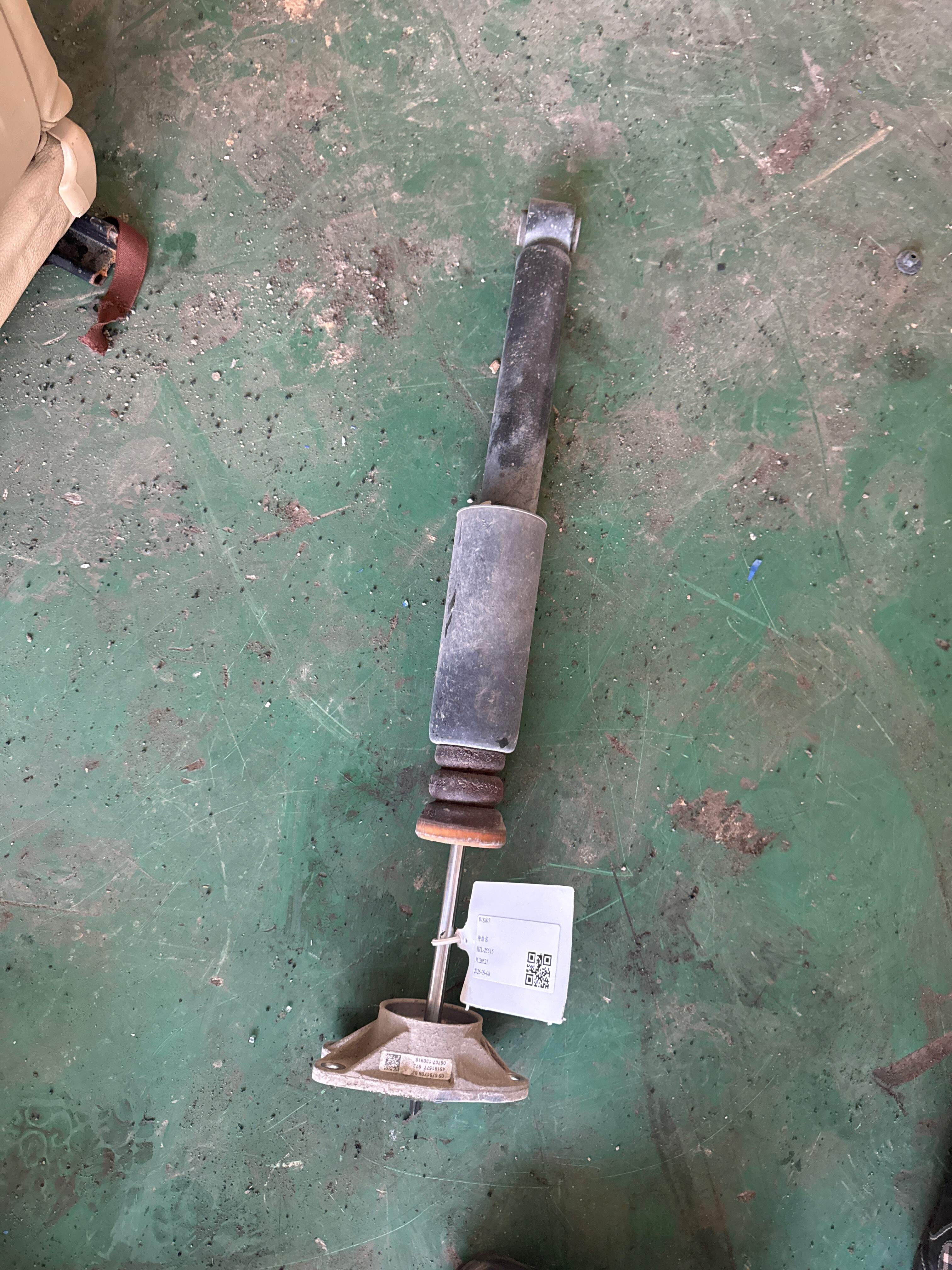 33506888332 后减震器芯