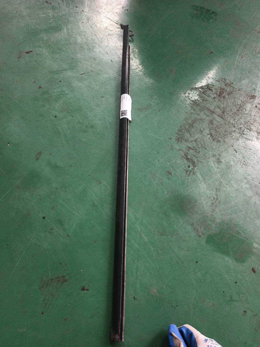 61280SC010 Front Door Window Molding (Left Outer)