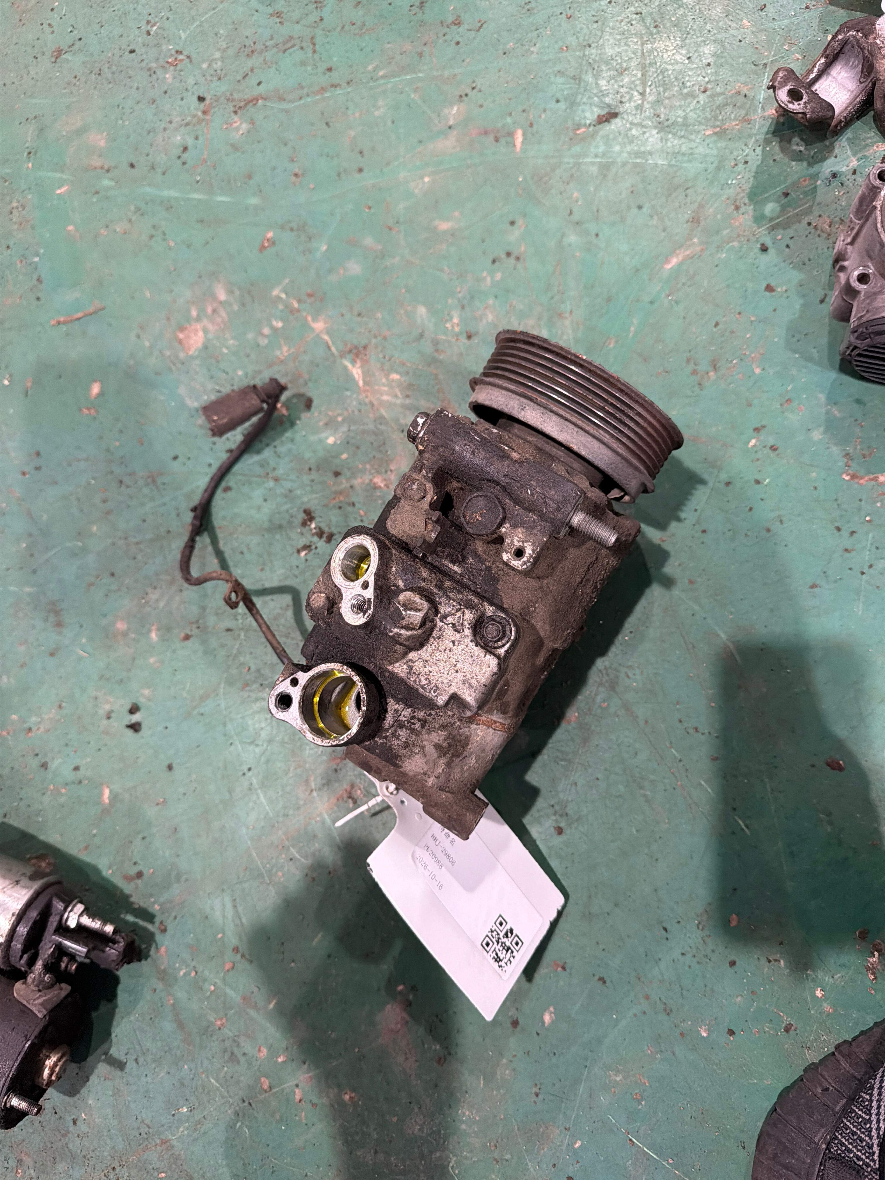 8E0260805CB A/C Compressor