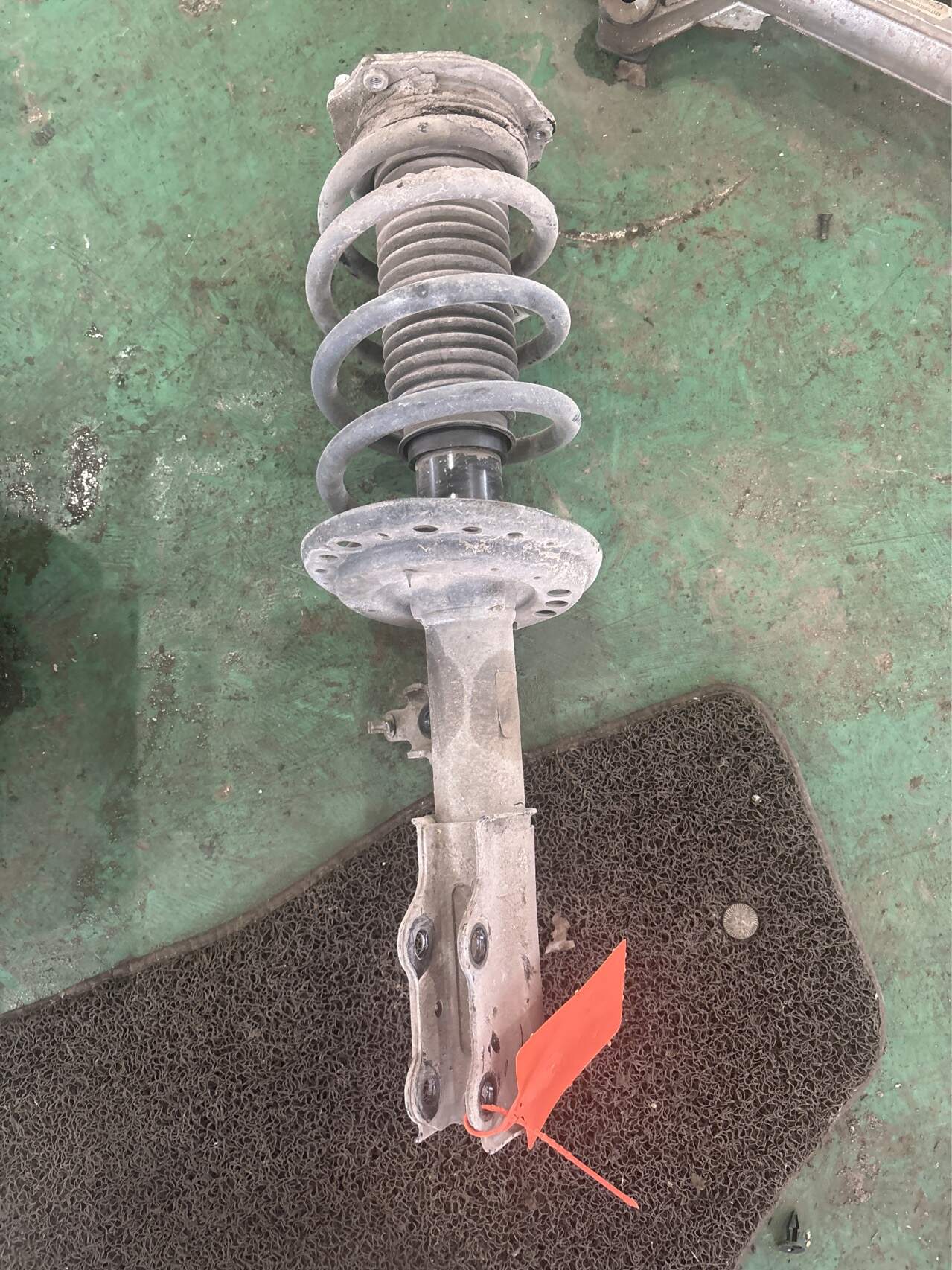 84079875 前减震器芯(右)