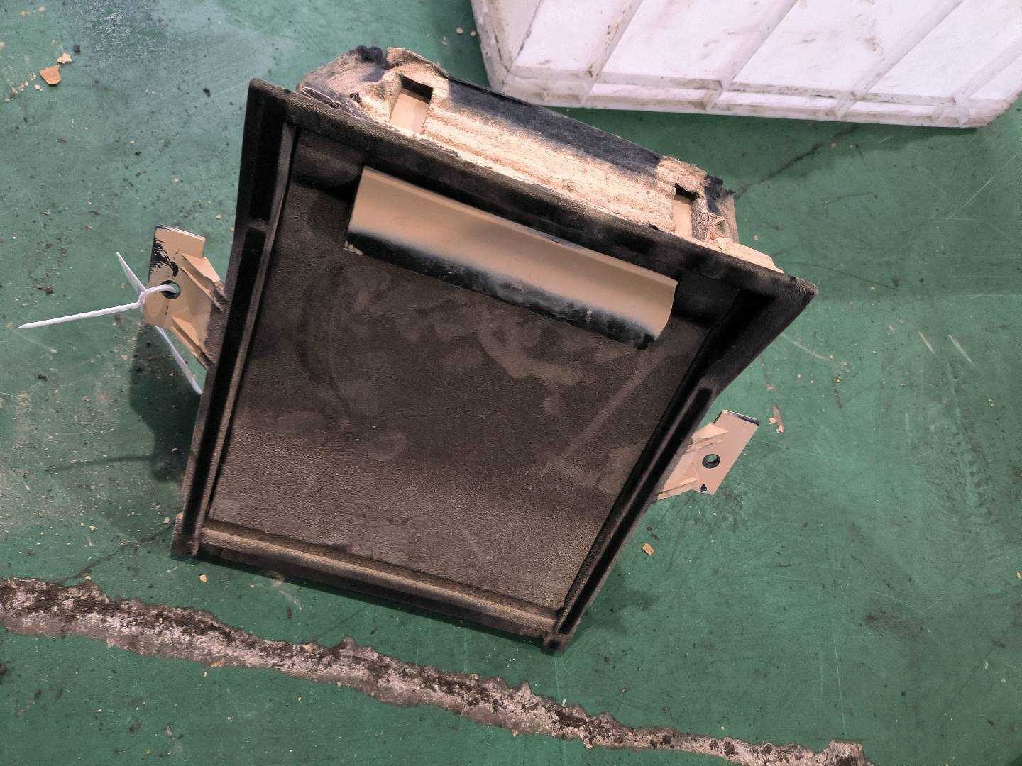 A2218400355 储物舱盖
