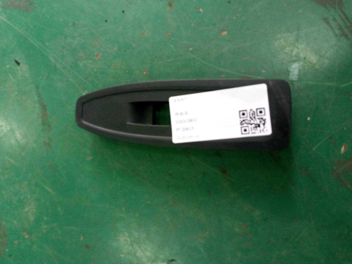 51417318451 前门玻璃升降开关装饰板(右)
