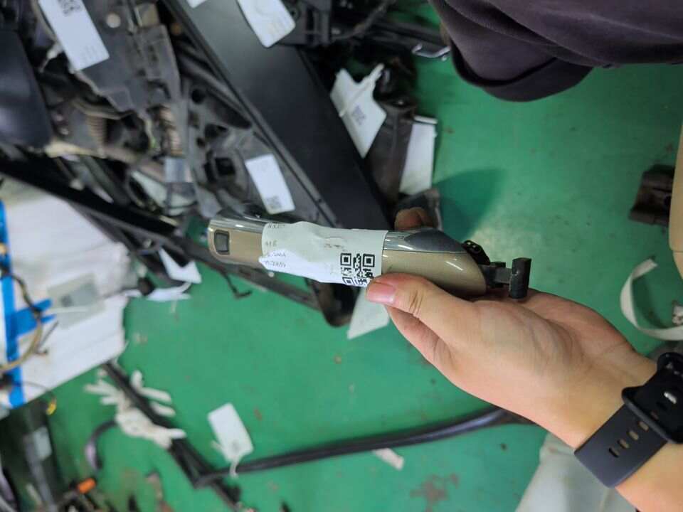 A16476004701798 前门外拉手（右）