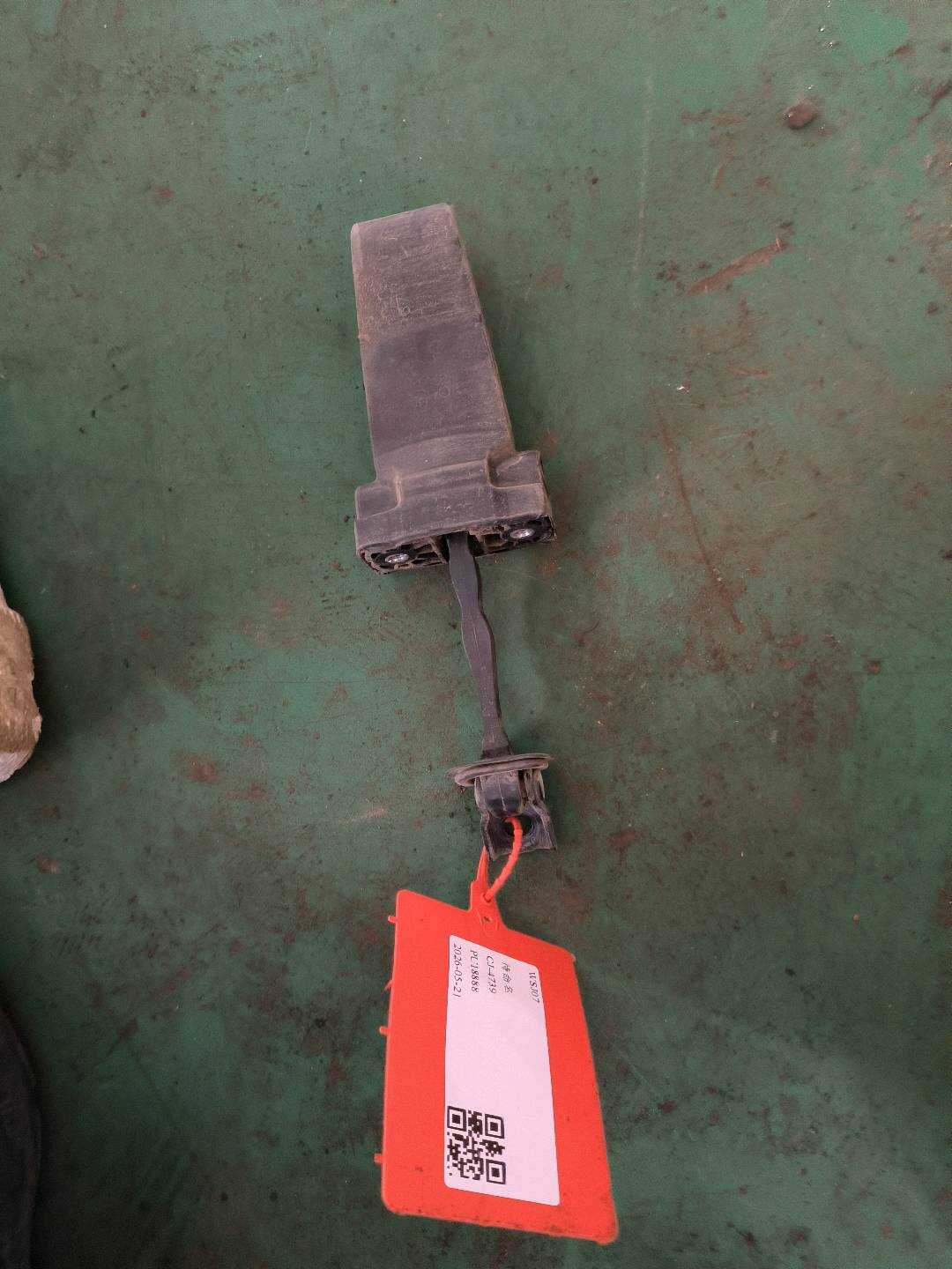 L5JA839267 后门限位器盖（右）