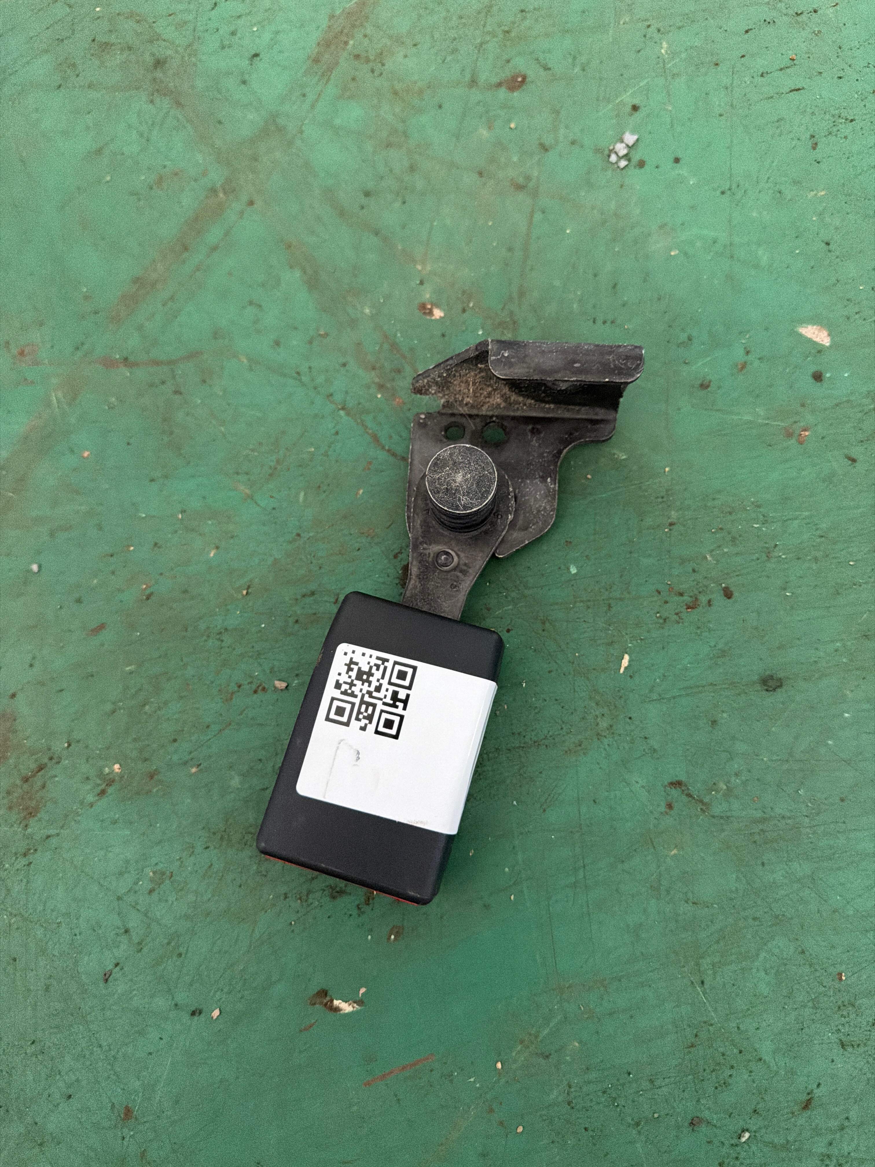 A24686029699051 后座椅安全带扣(左)