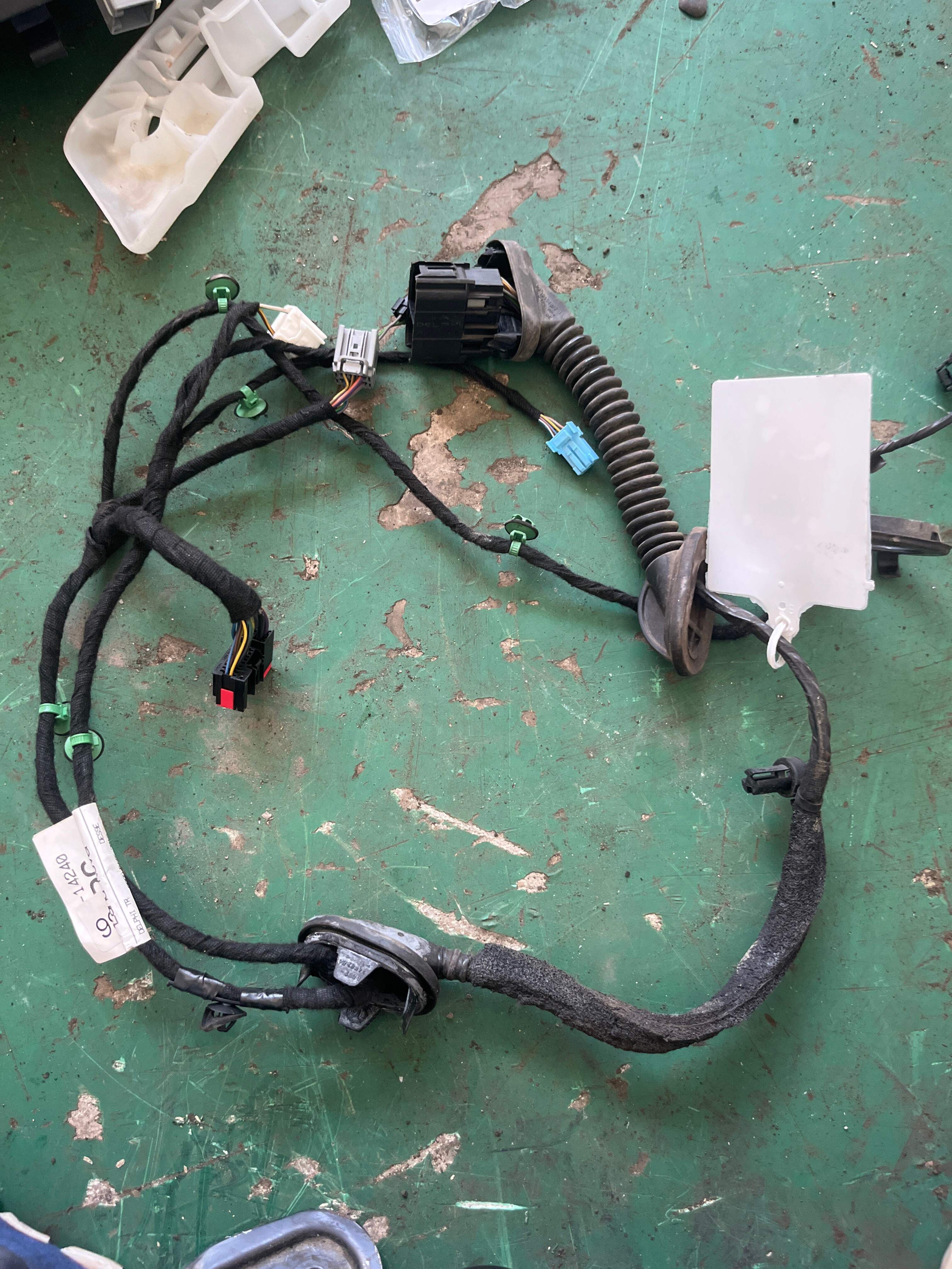 LR040073 Rear Door Wiring Harness, Right