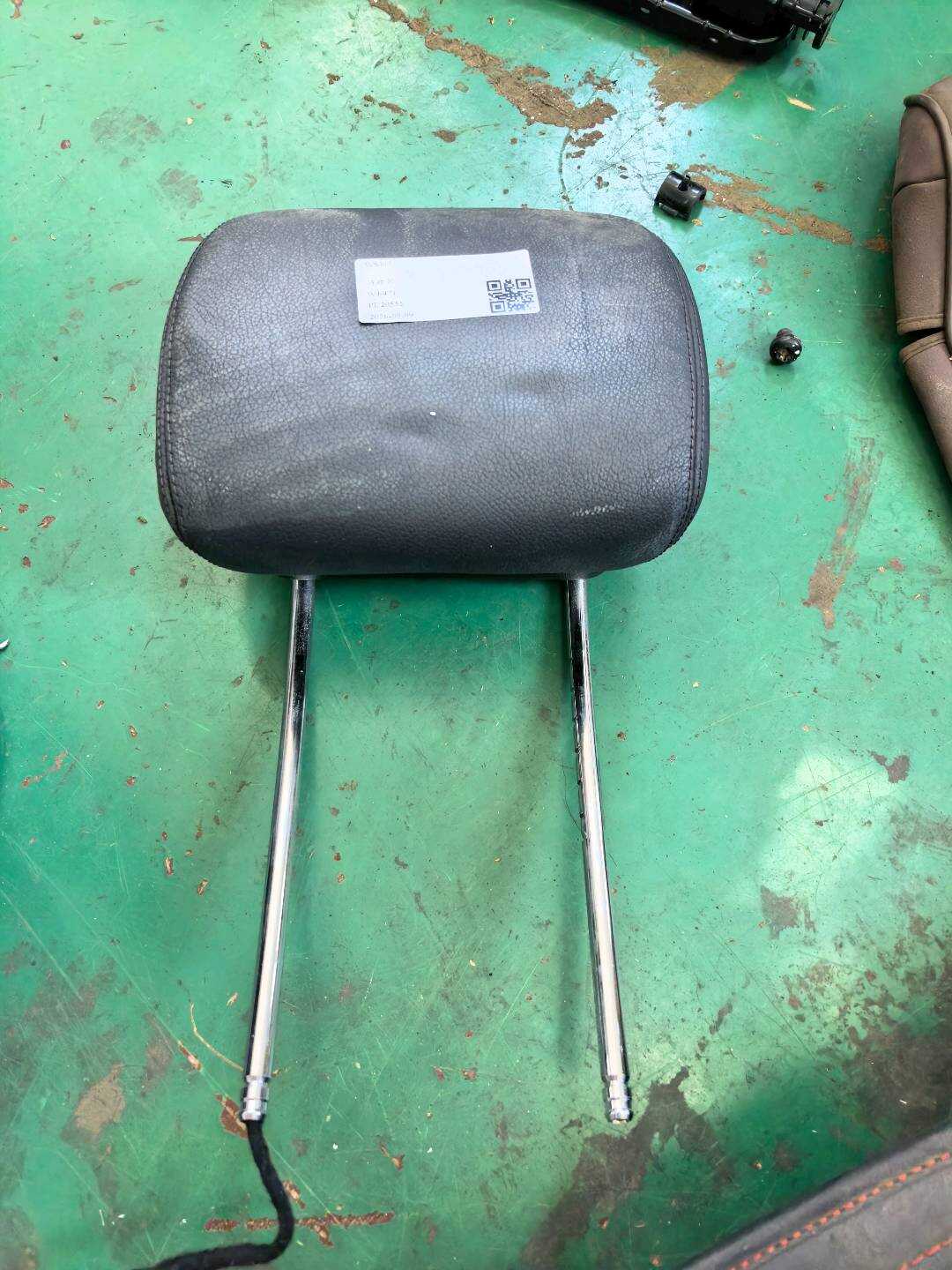 A21297096509E43 副驾驶员座椅头枕