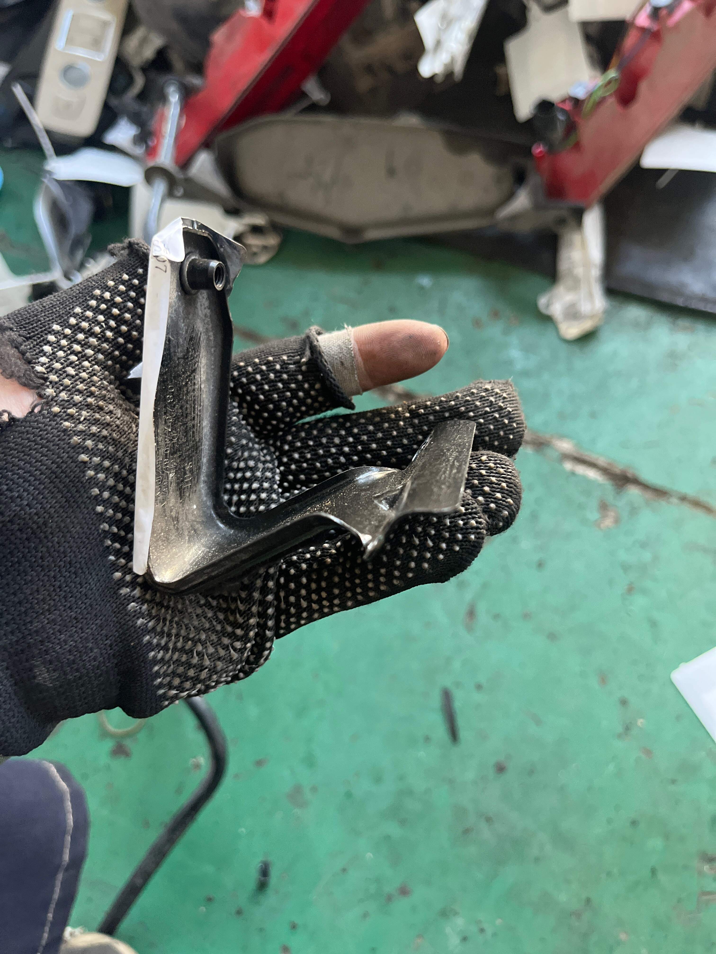 4L0817664A Mounting Plate