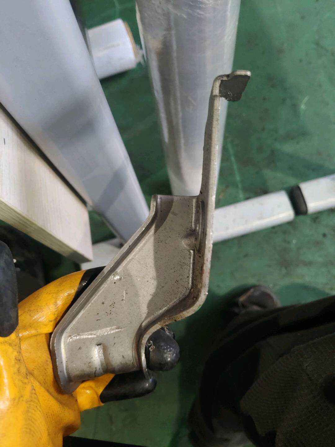 B013113 Rear Seat Right Bracket