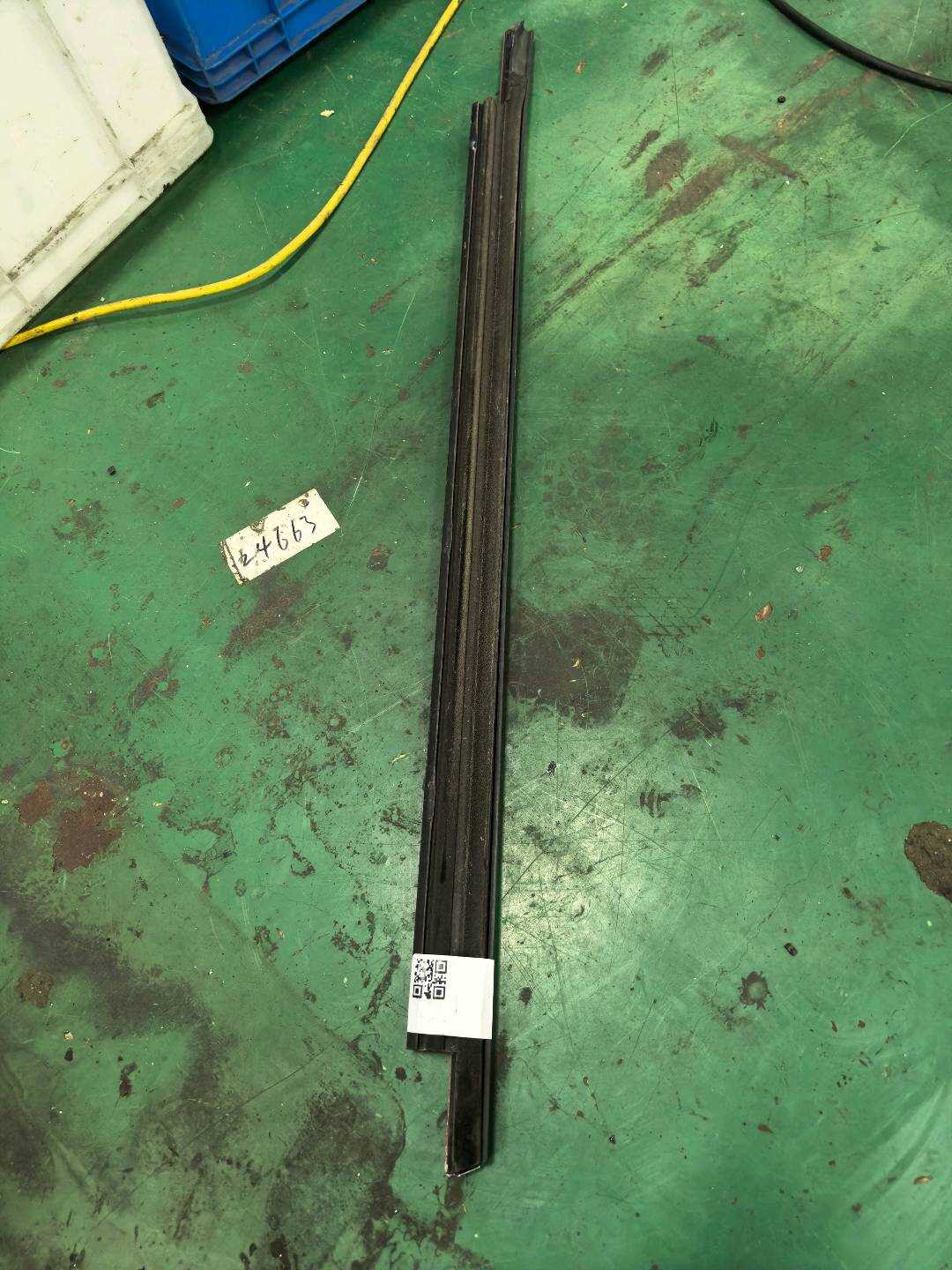 8T8853764D2ZZ 后门玻璃压条(右外)