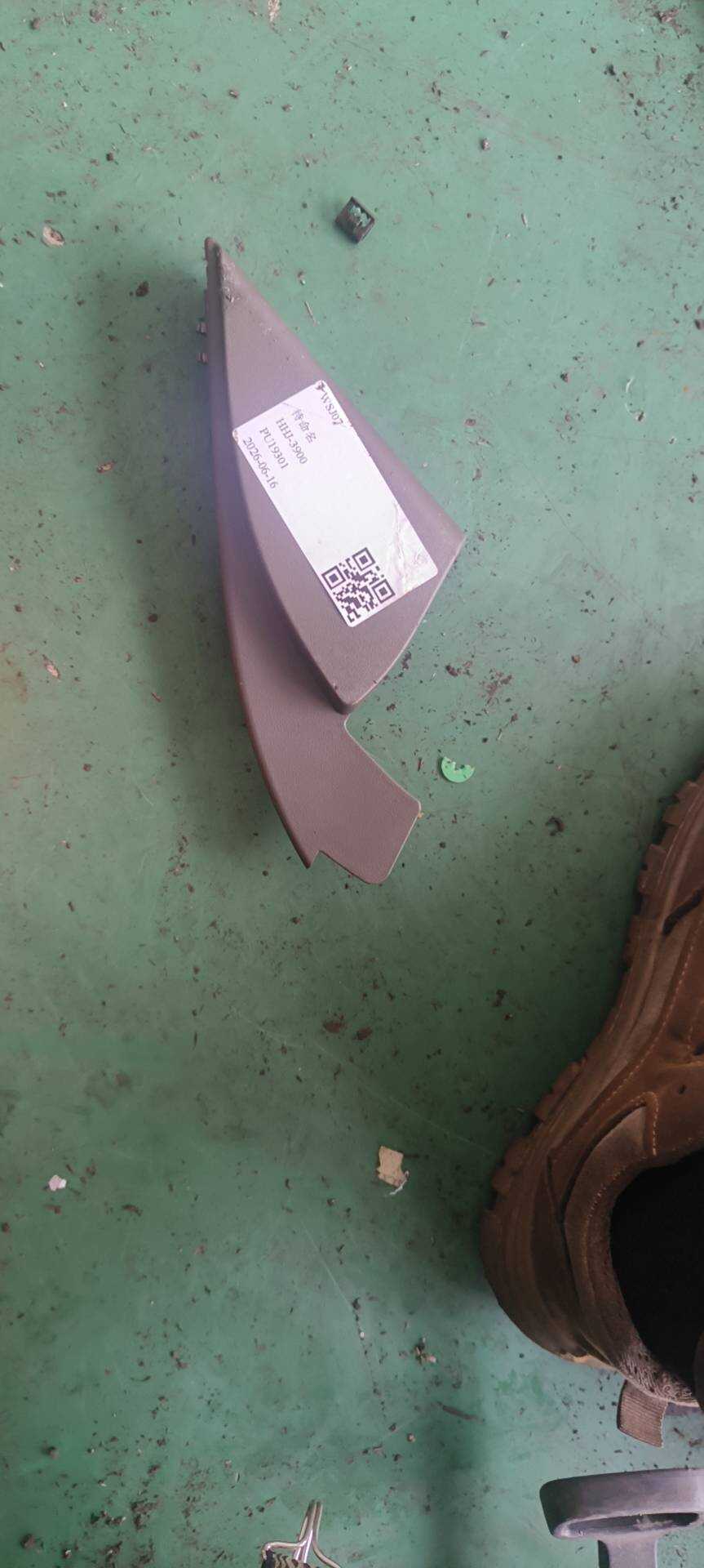 26201322 Side Mirror Triangle Trim Panel (Right Inner)