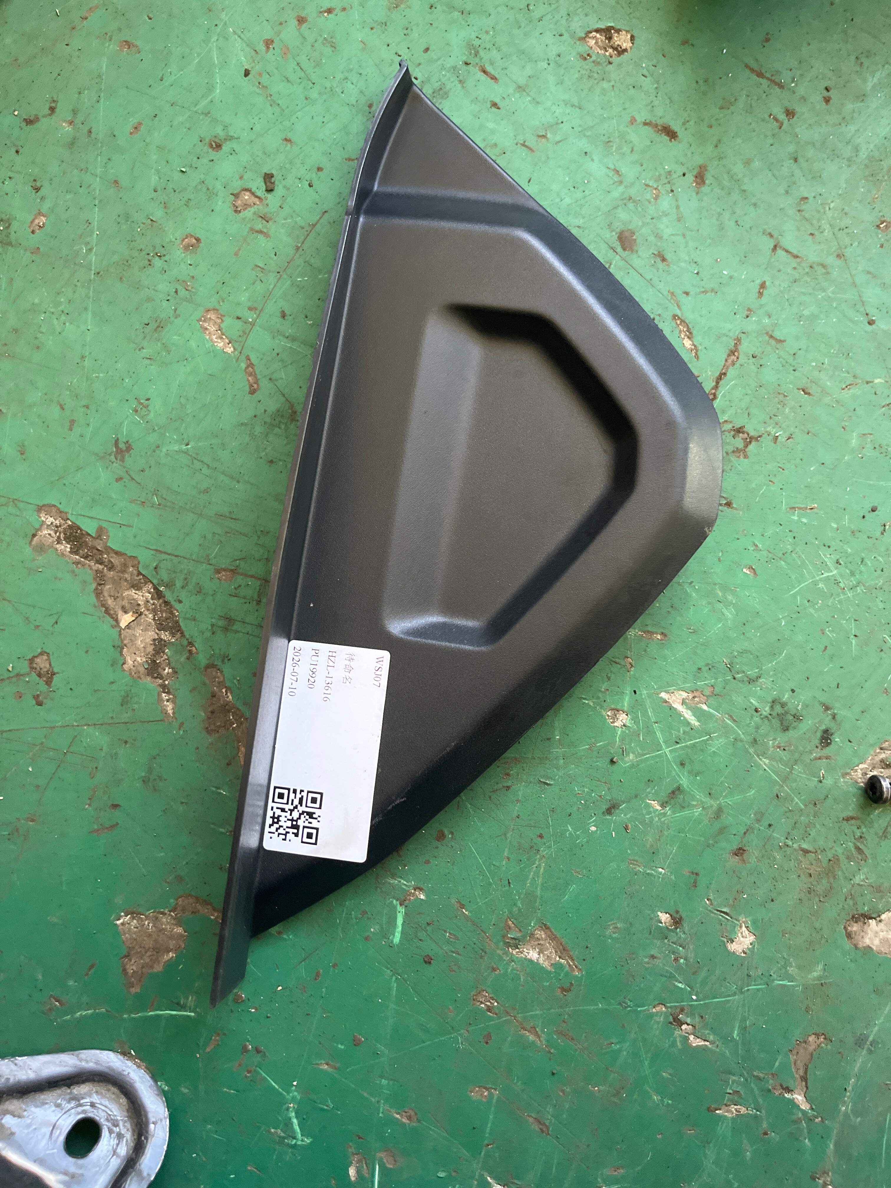 LR026092 Dashboard Side Trim Panel, Left