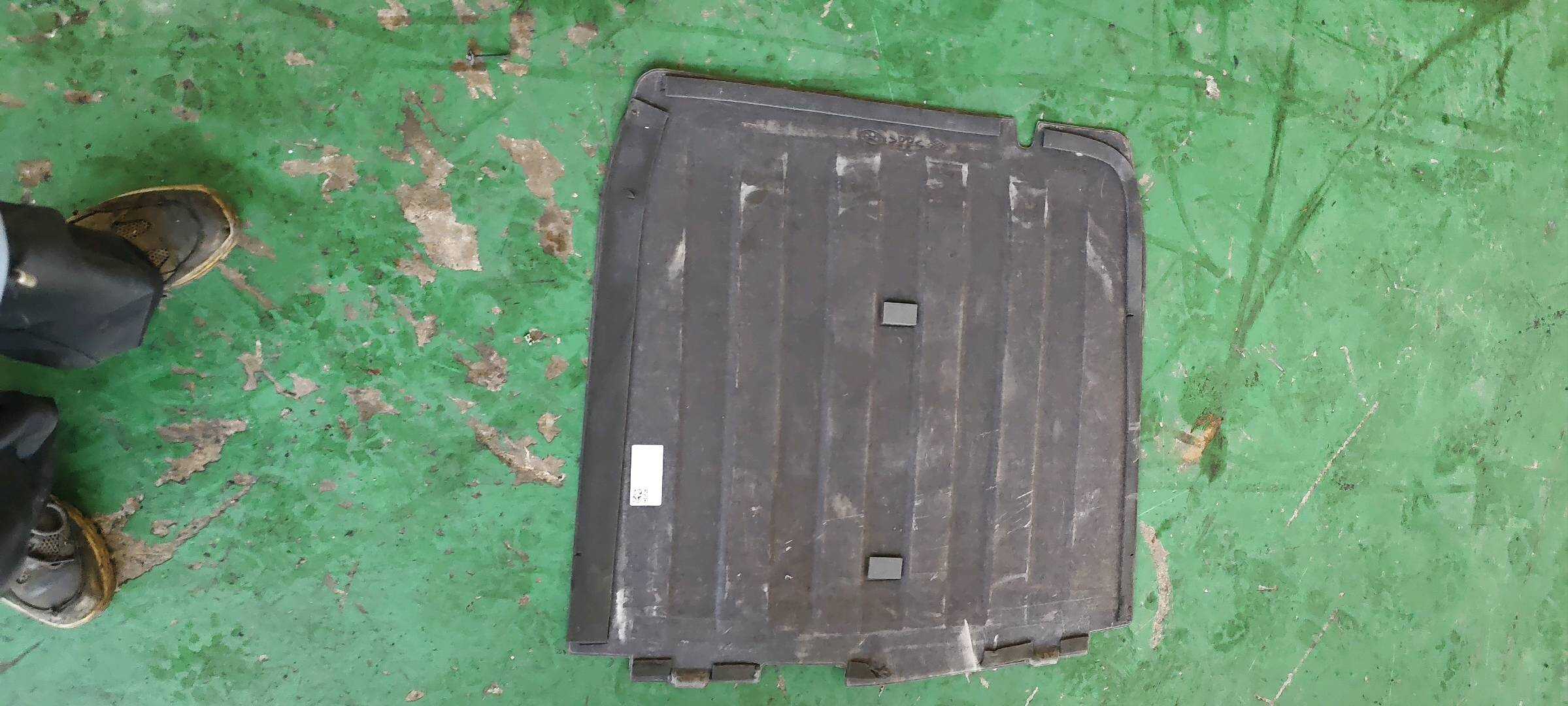 857104Q000RY 行李箱地毯