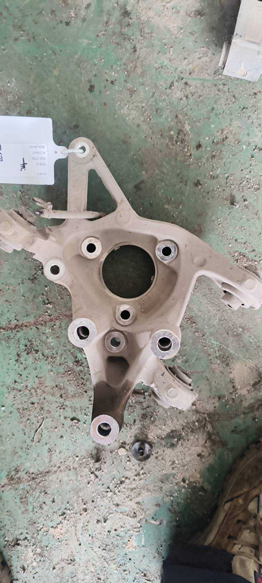 87825520 Rear Steering Knuckle, Right