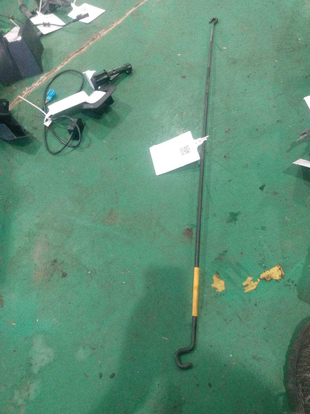 A2468870072 前机盖撑杆