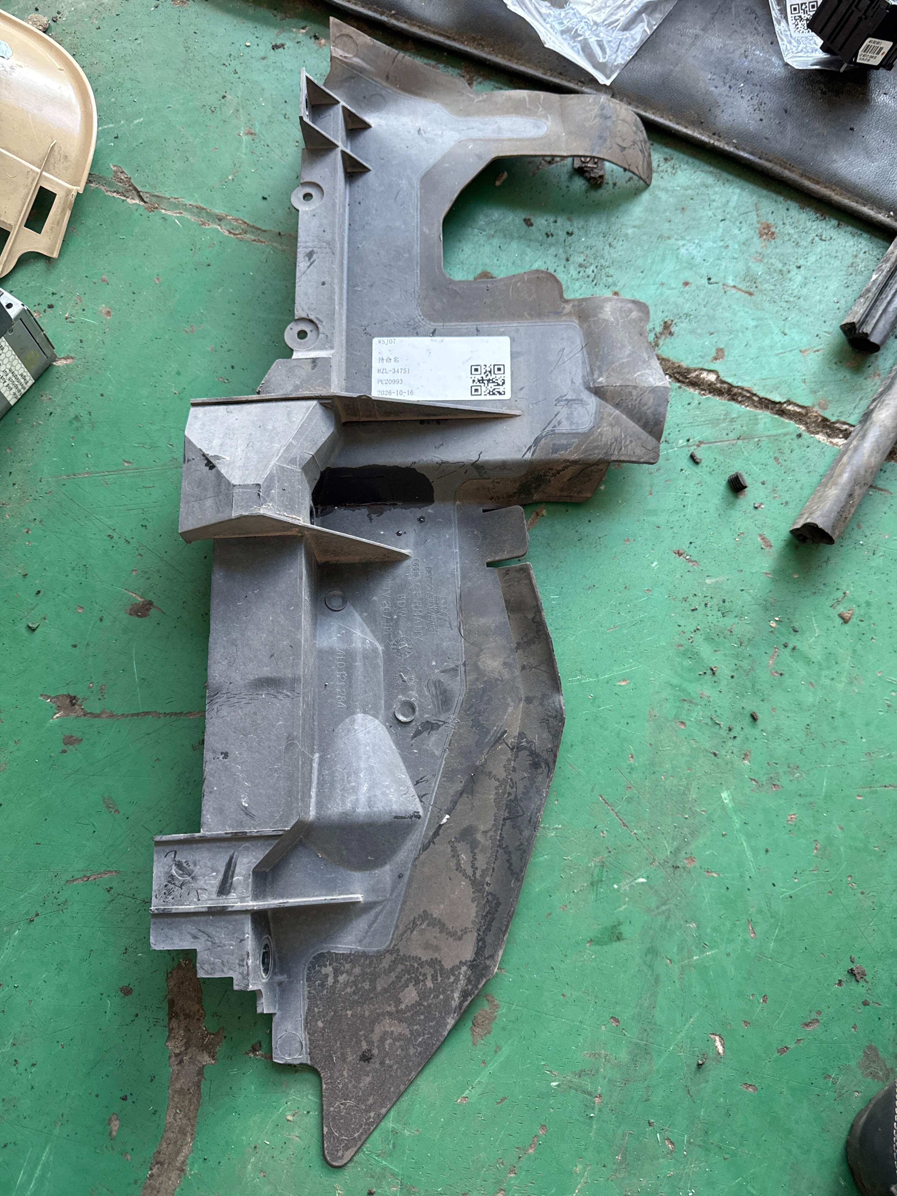 4L0121284 Radiator Side Air Deflector, Right