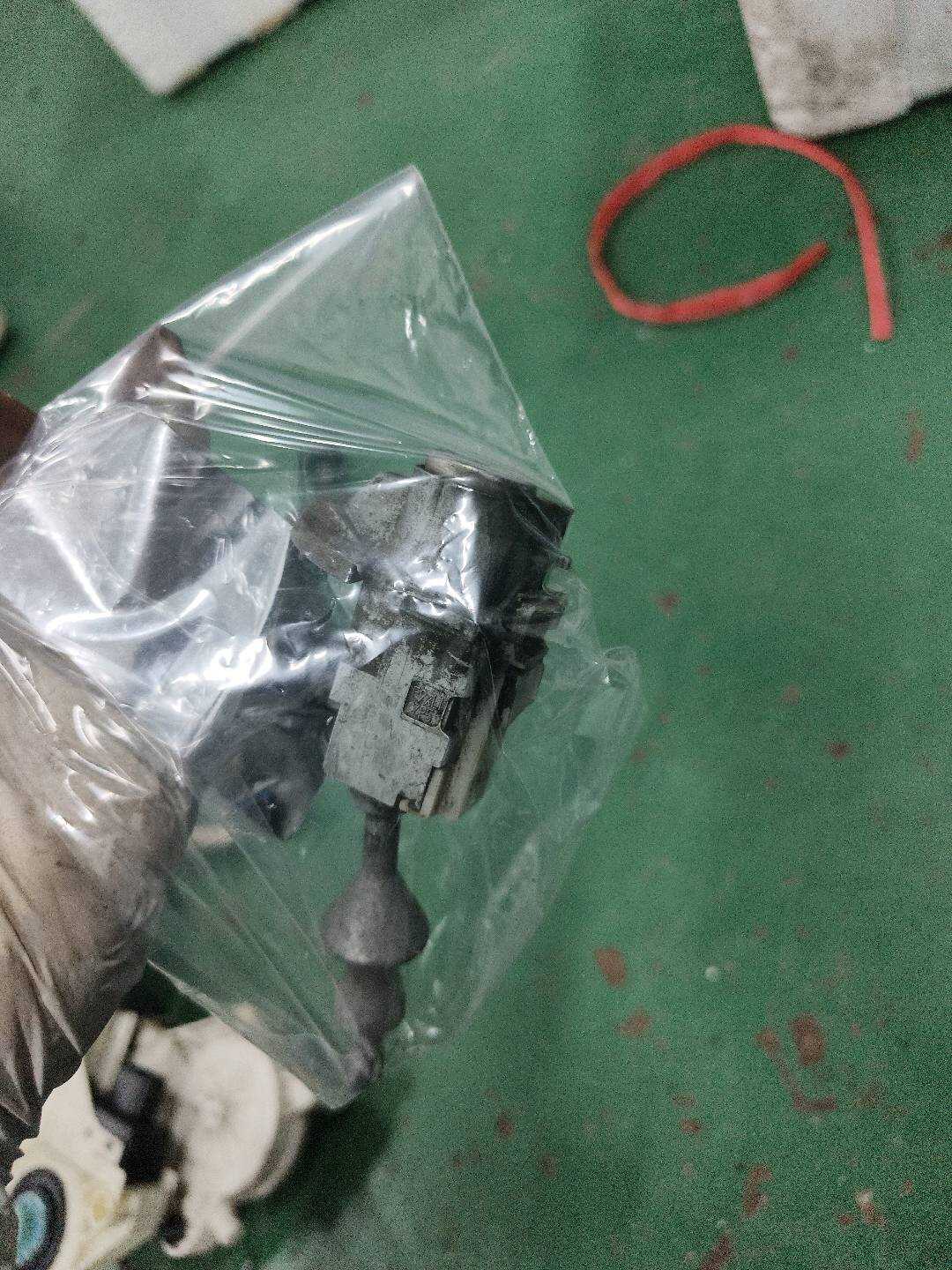 51217162427 前门锁芯(左)