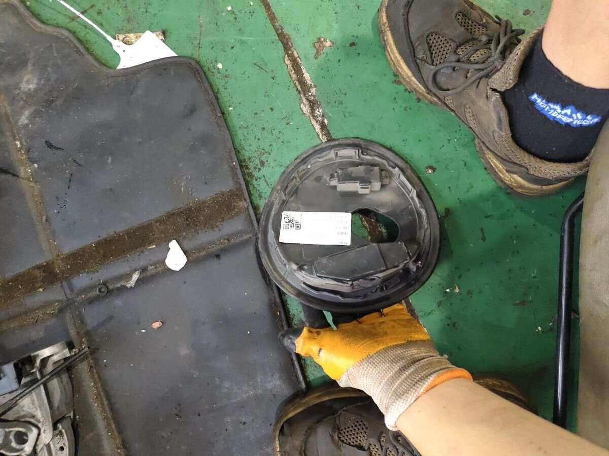 1K0971839E Fuel Pump Upper Cover