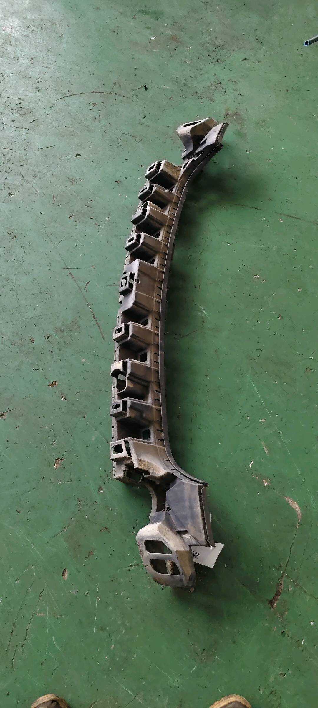 A1648850065 后保险杠中间加强件后保险杠支架(中)