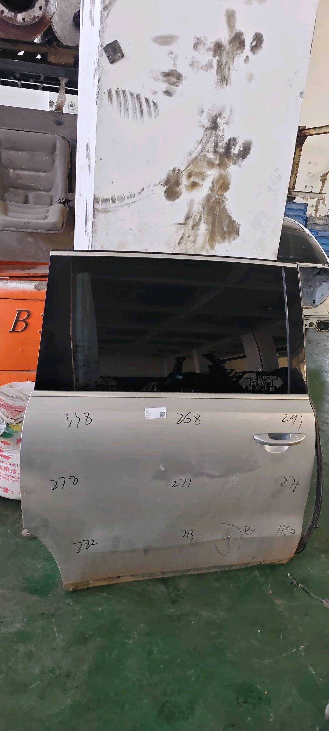7N0843108AL 后门壳(右)