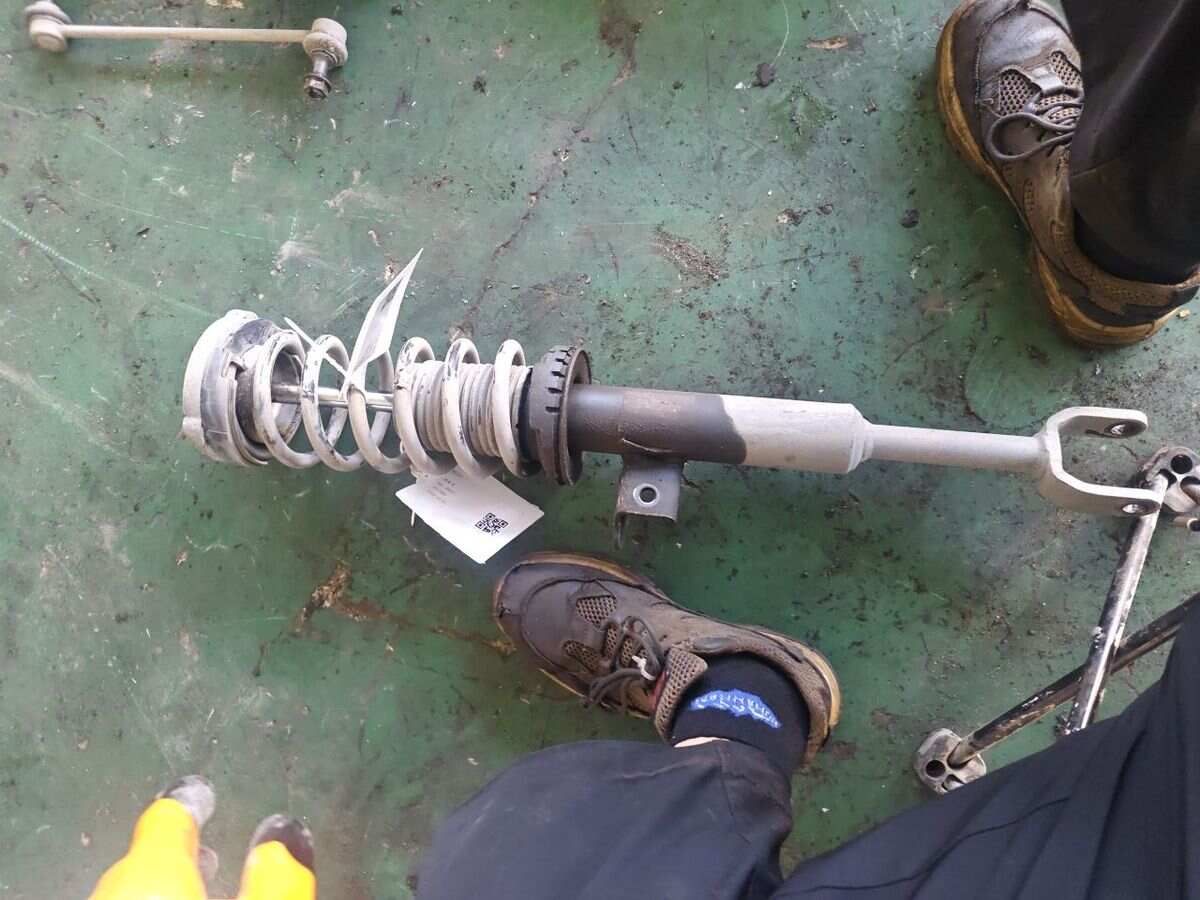 31316789364 Front Shock Absorber Insert, Right