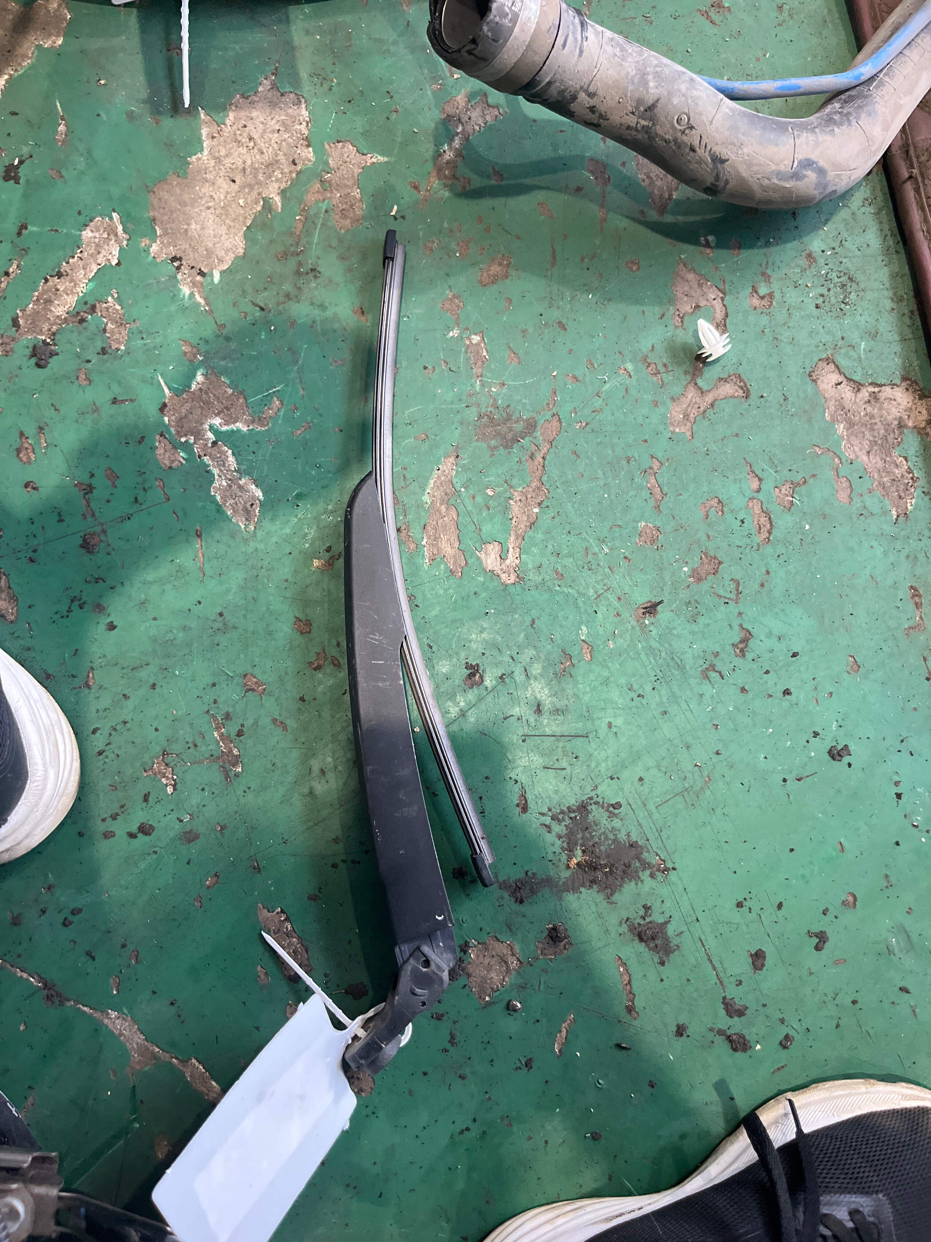 61627423866 Trunk Lid Glass Wiper Arm