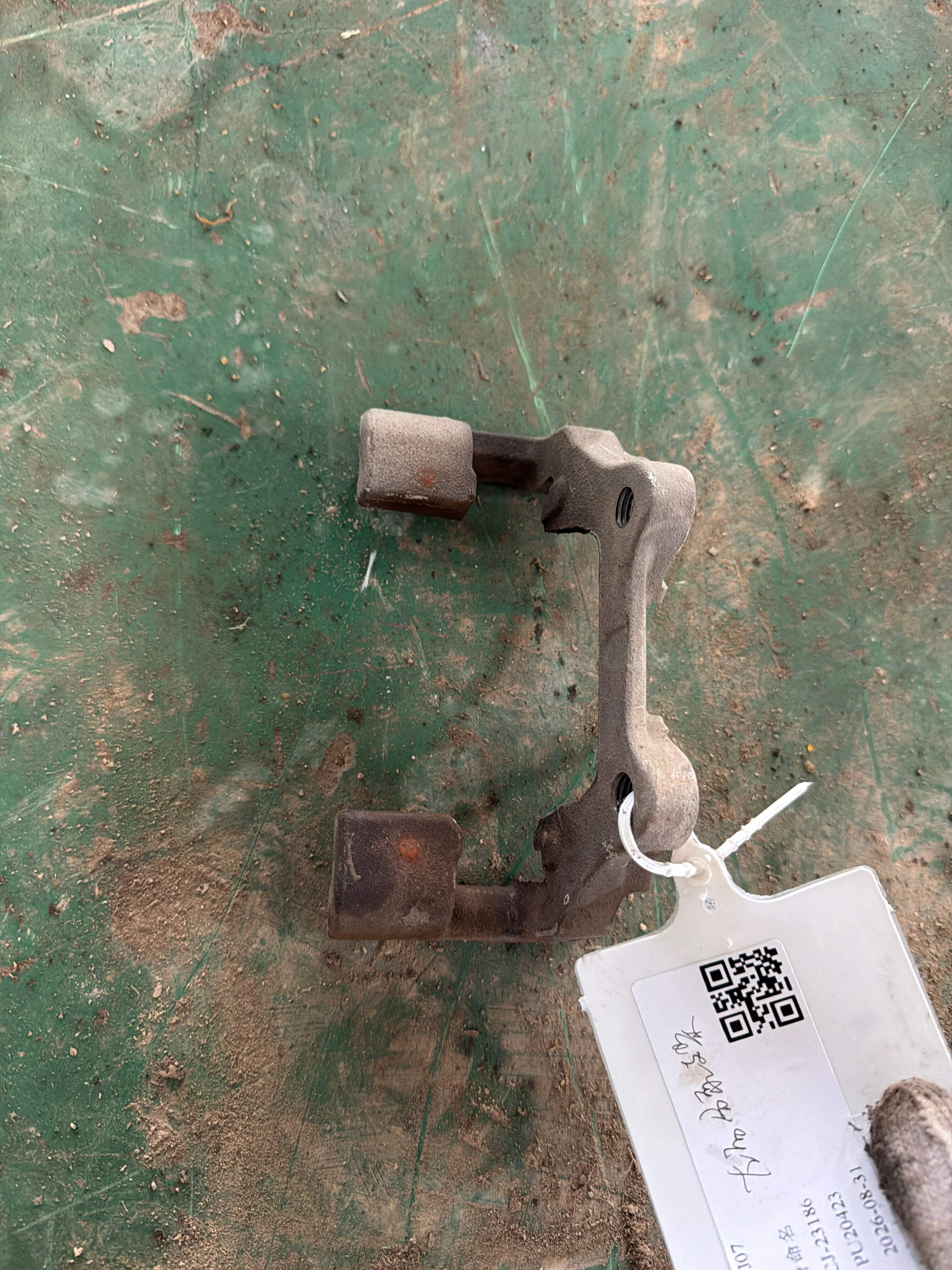 34216850860 后制动钳支架(右)