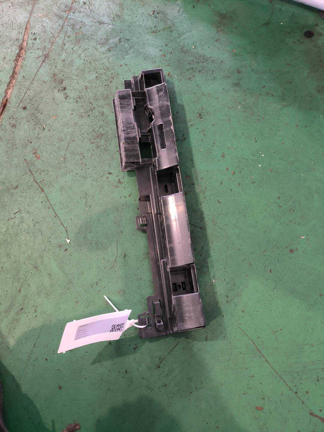 51777285884 侧门槛加强筋(右中)