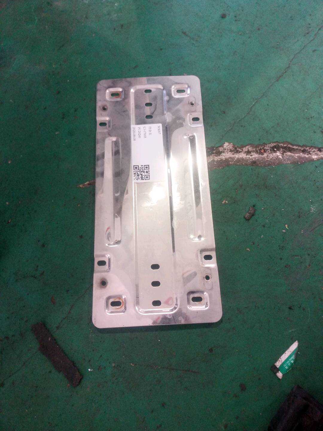 A1698170511 后牌照架