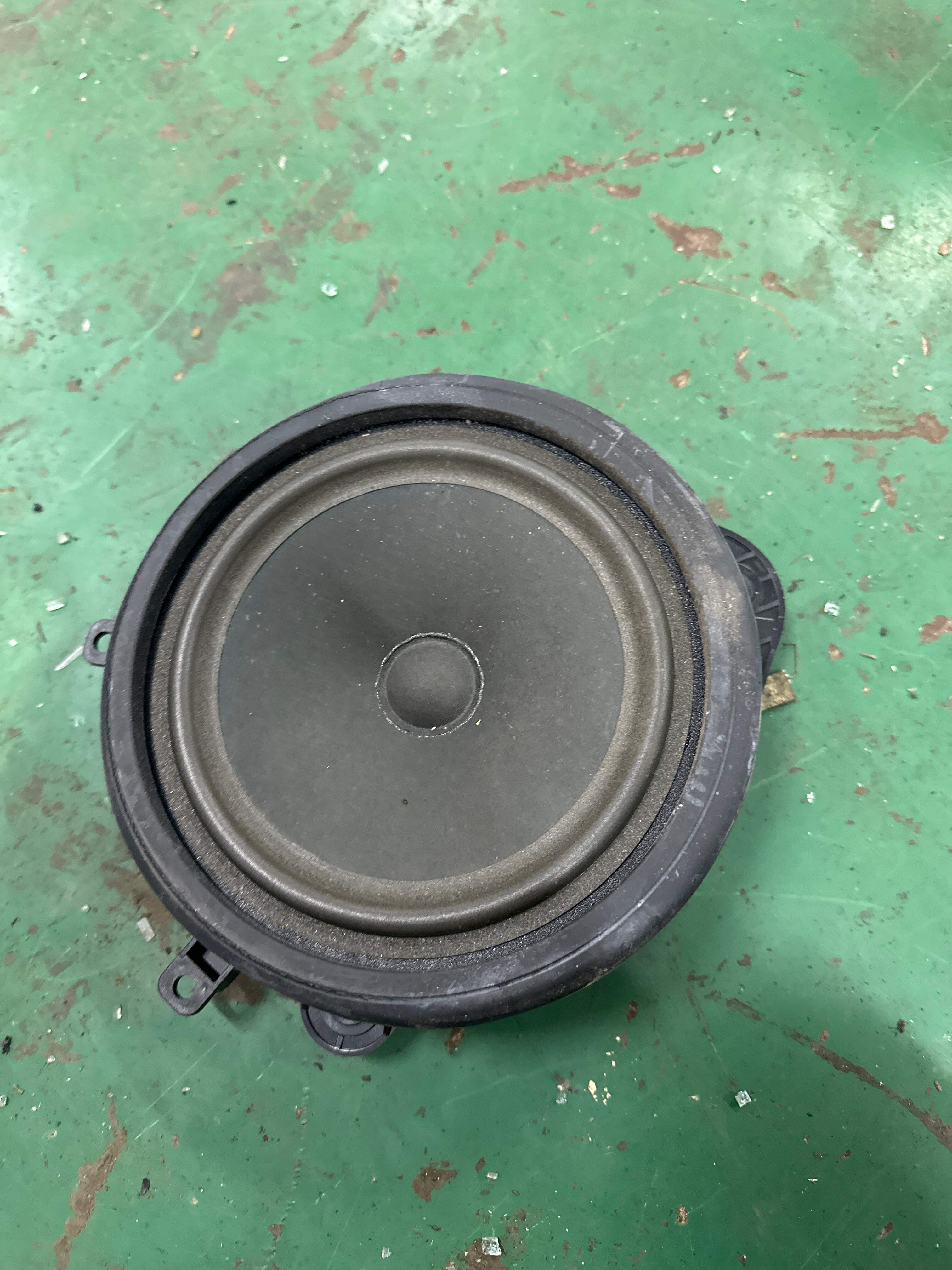 8P0035411C 后门低音扬声器(右)