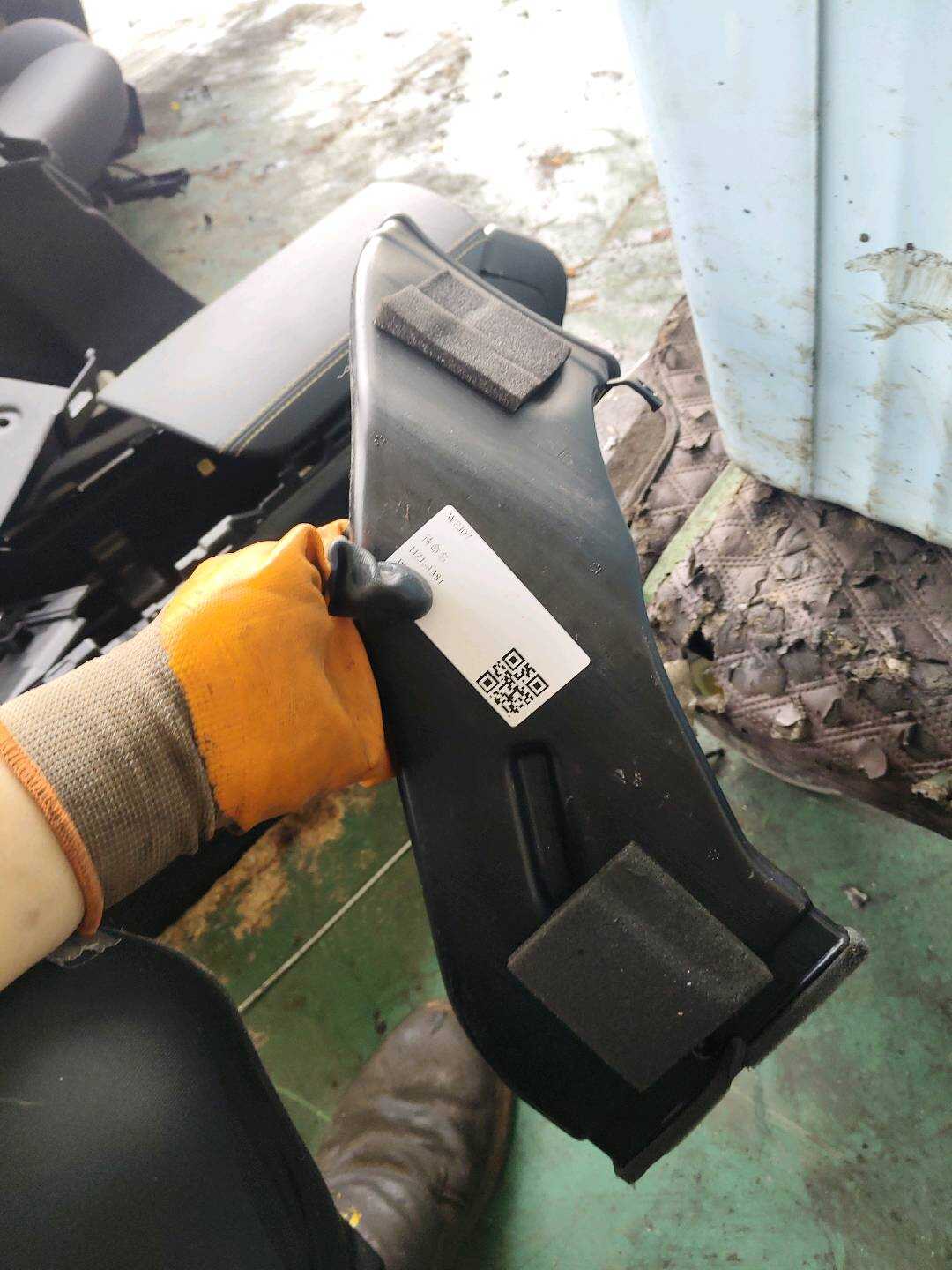 8028025300 右后吹脚风道前连接管