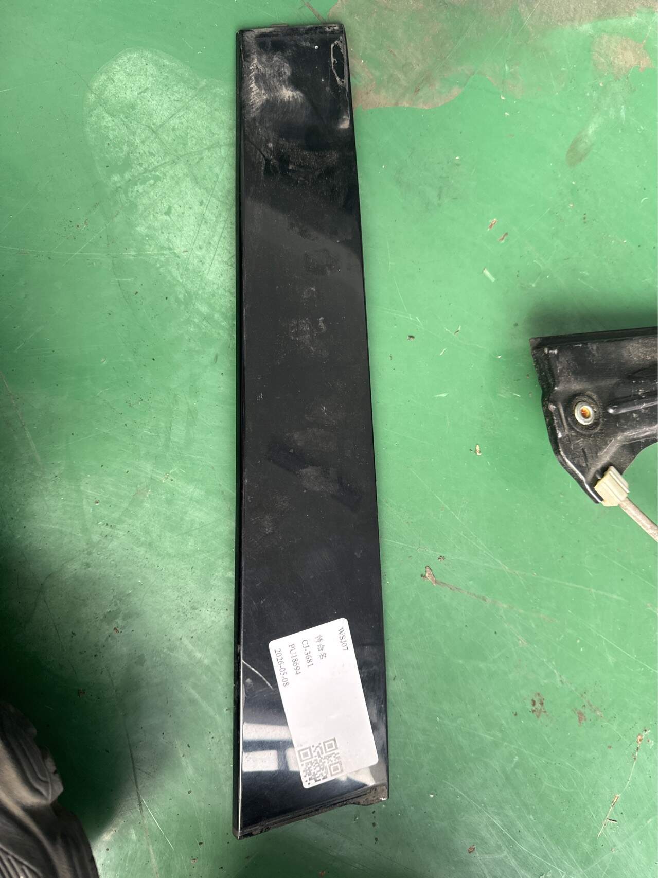 10155427 Front Door Window Frame Rear Trim Assembly