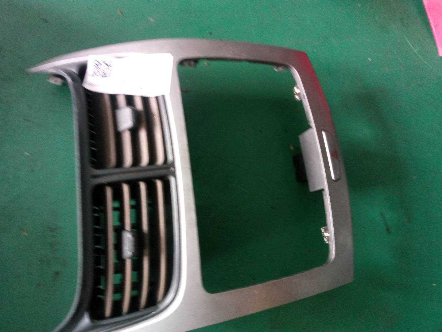 90801541 Dashboard Vent, Center