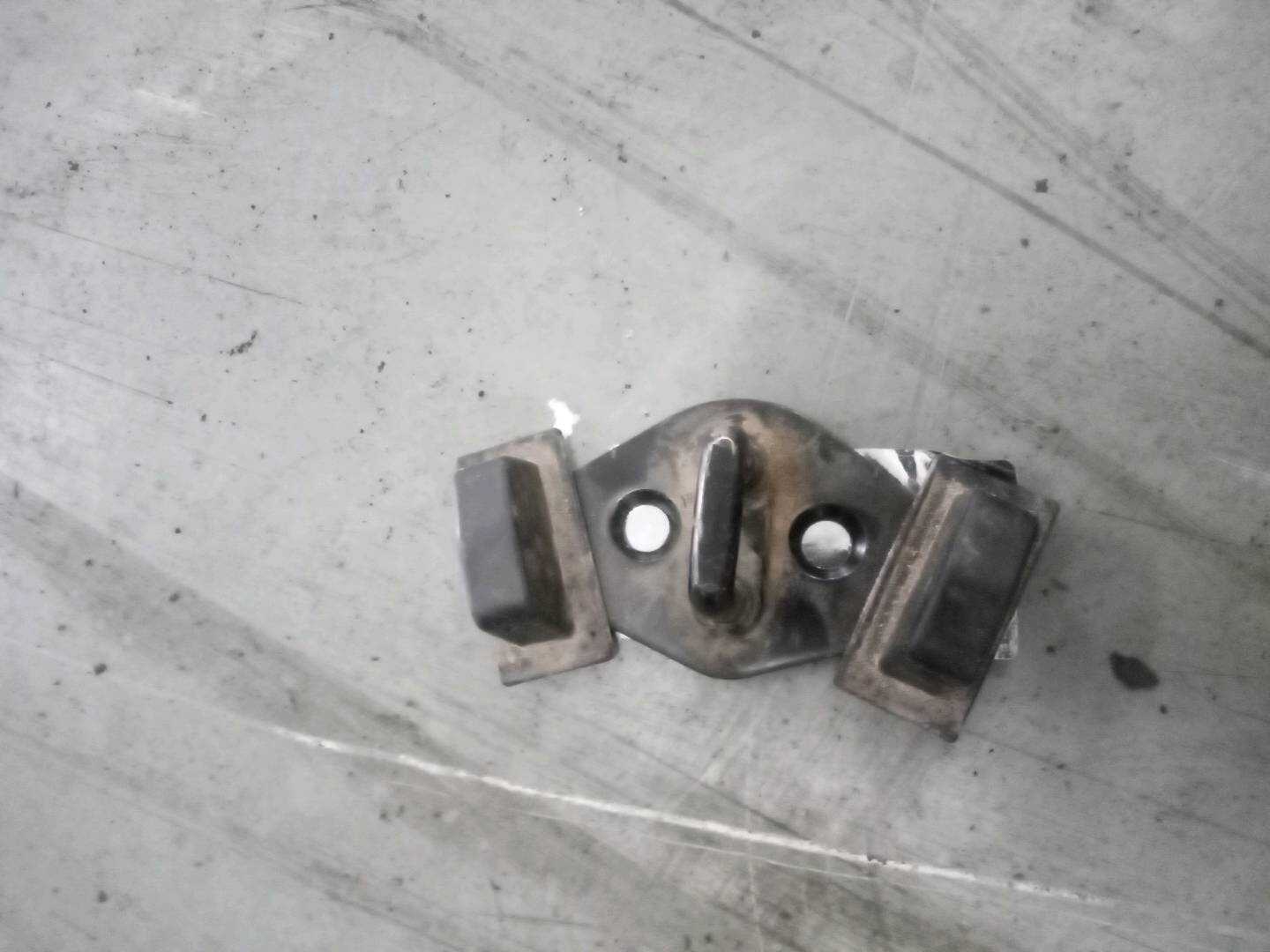 10095584 尾盖锁栓