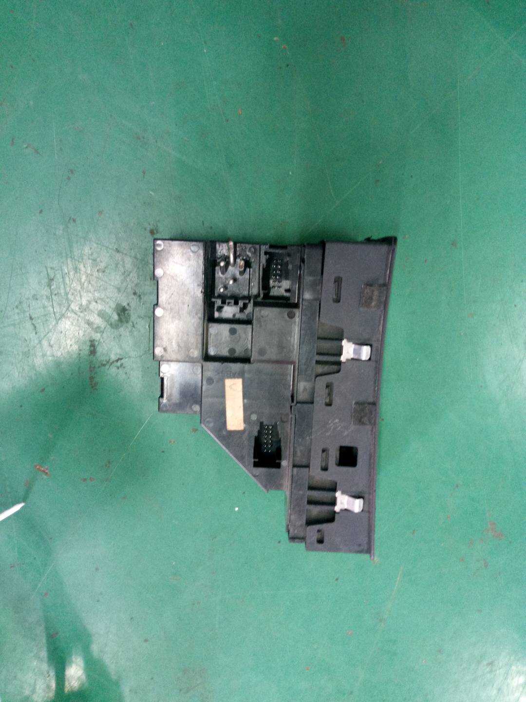 61316962507 前门玻璃升降开关(右