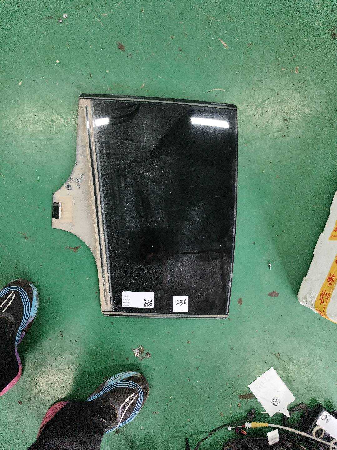 A2537352700 后门玻璃(左)