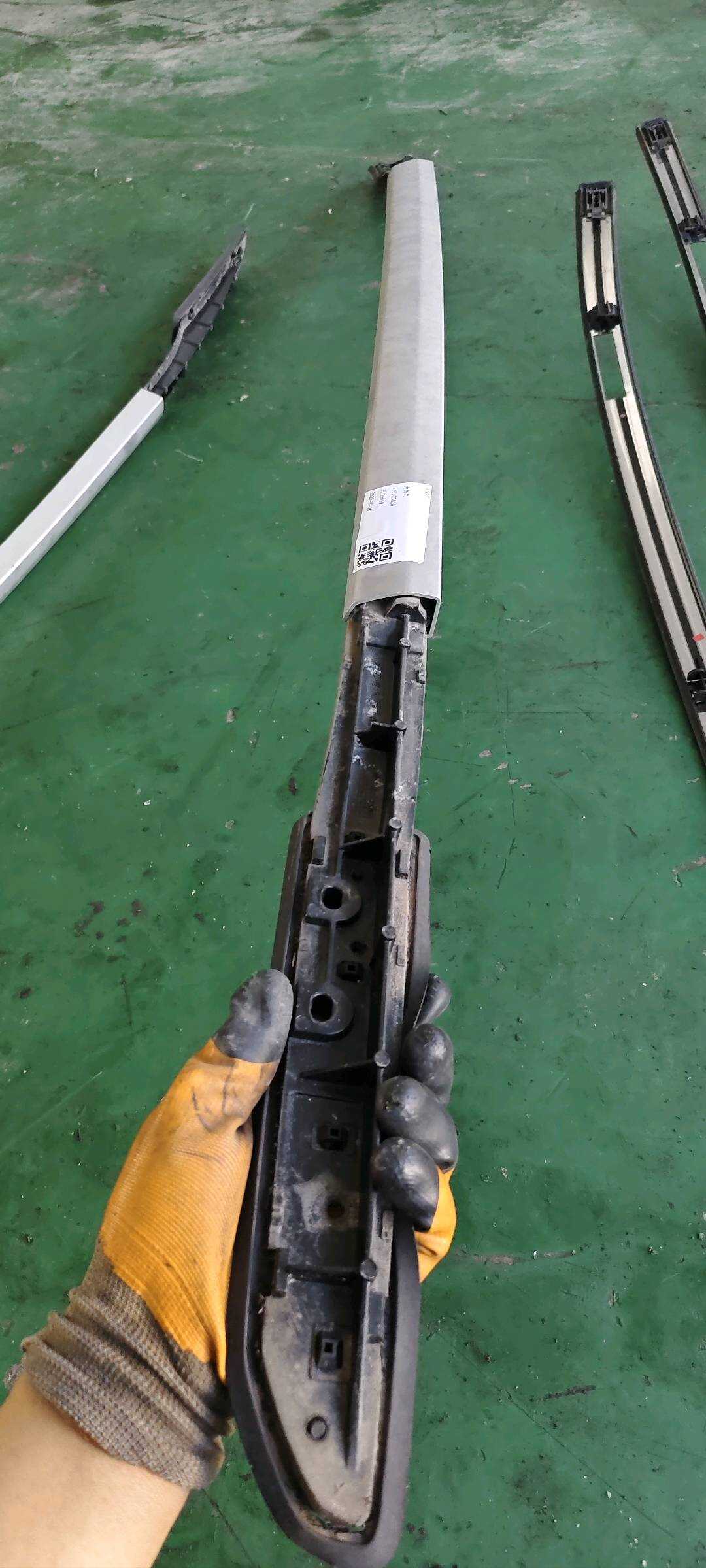 7140001ADU0000 左行李架总成
