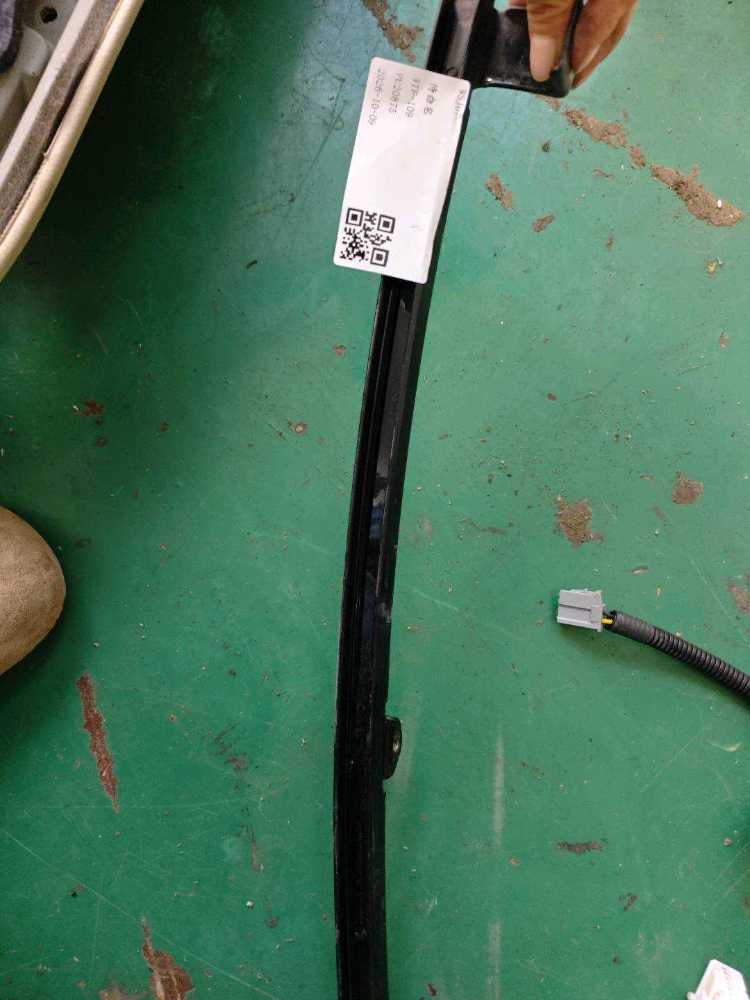 674080N010 Rear Door Window Guide Rail, Rear Left