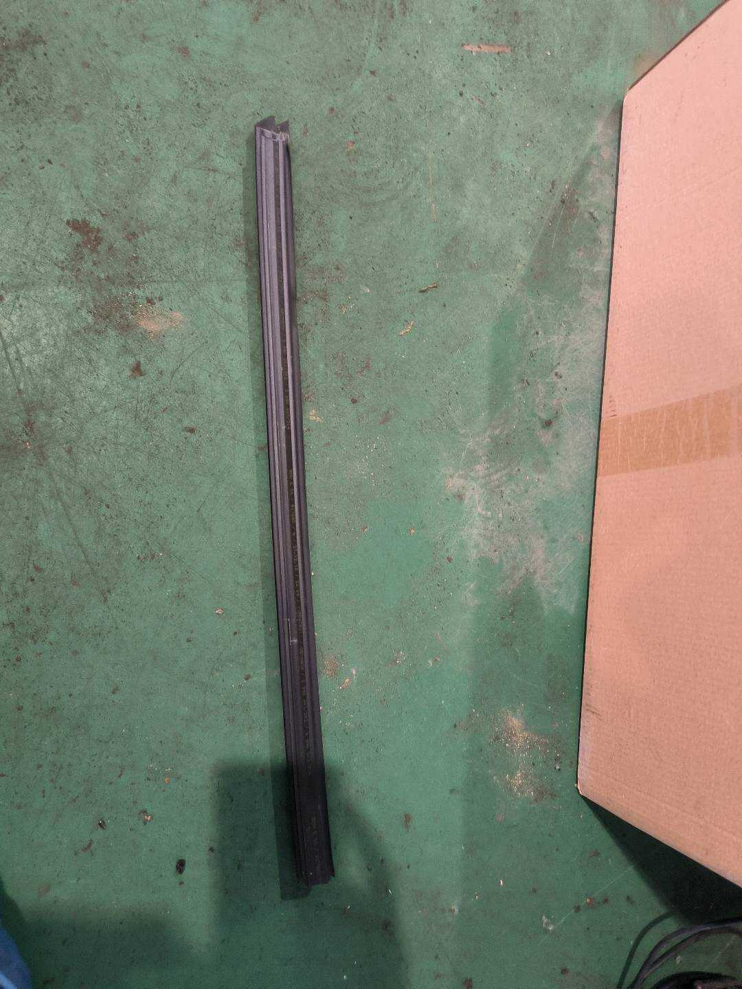 51352990314 右后车门玻璃内压条