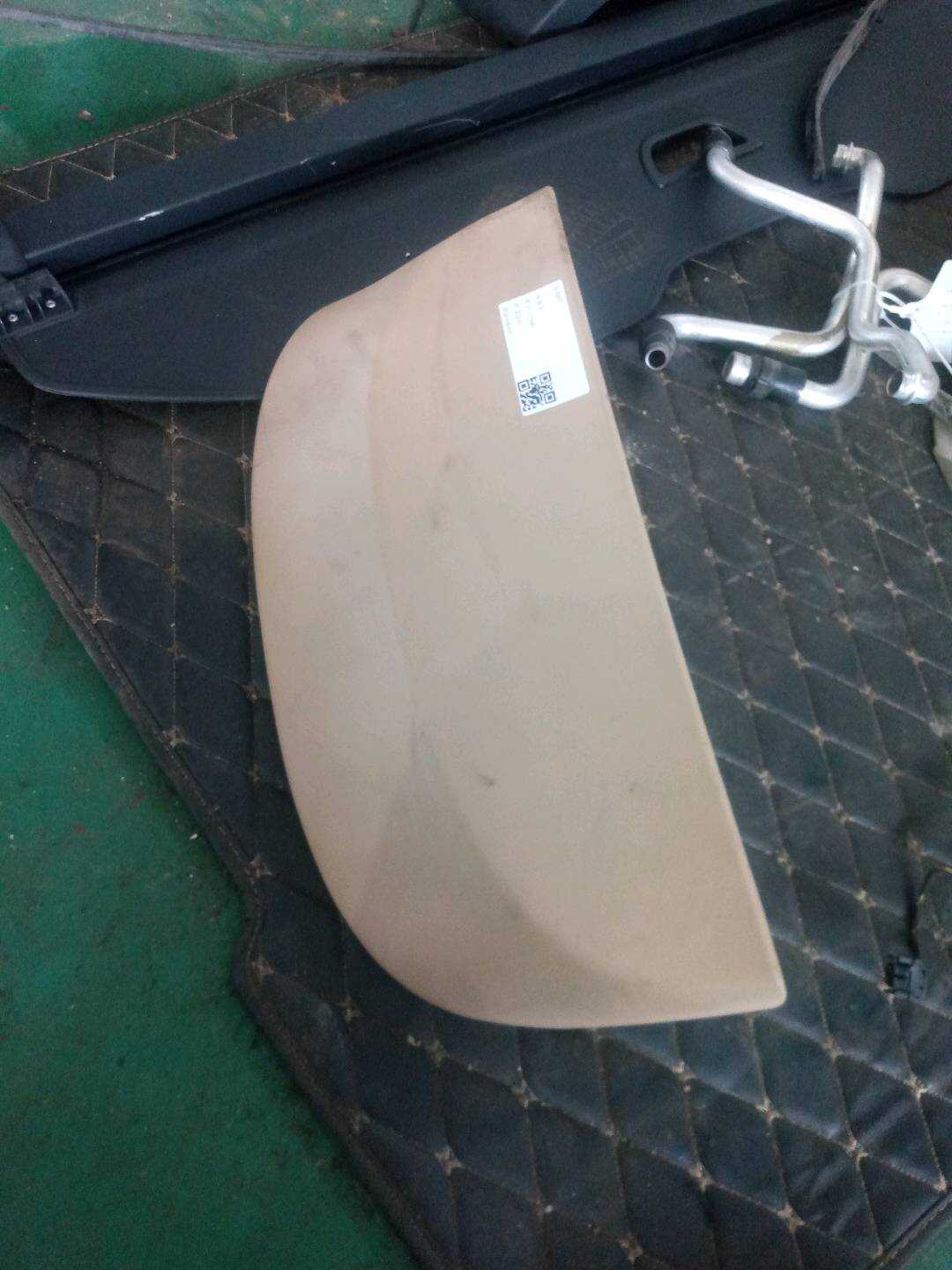 52107153258 驾驶员座椅靠背骨架护面(上)