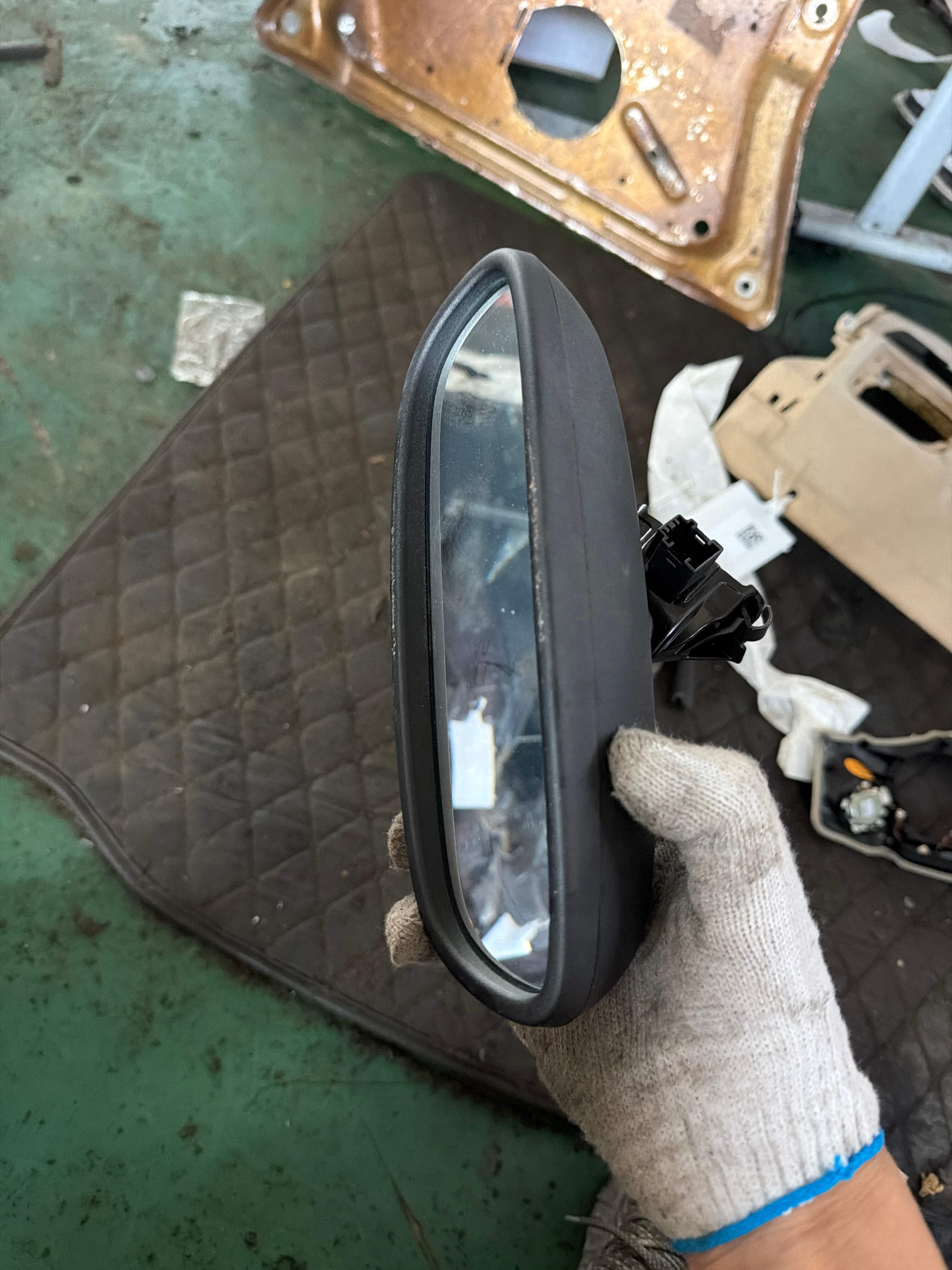 51169285372 Inside Rear View Mirror
