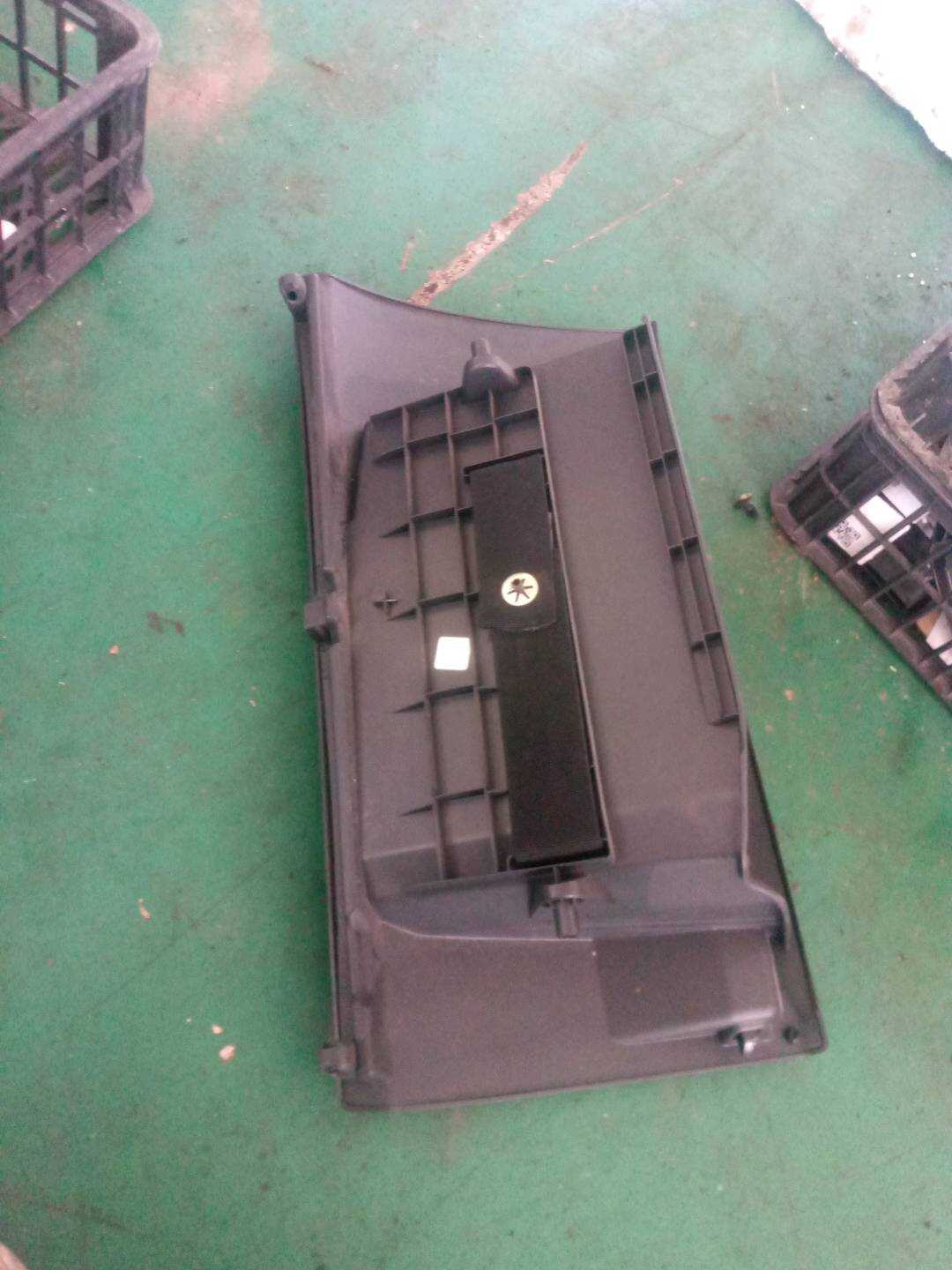 T4A13847PVJ 仪表台杂物箱