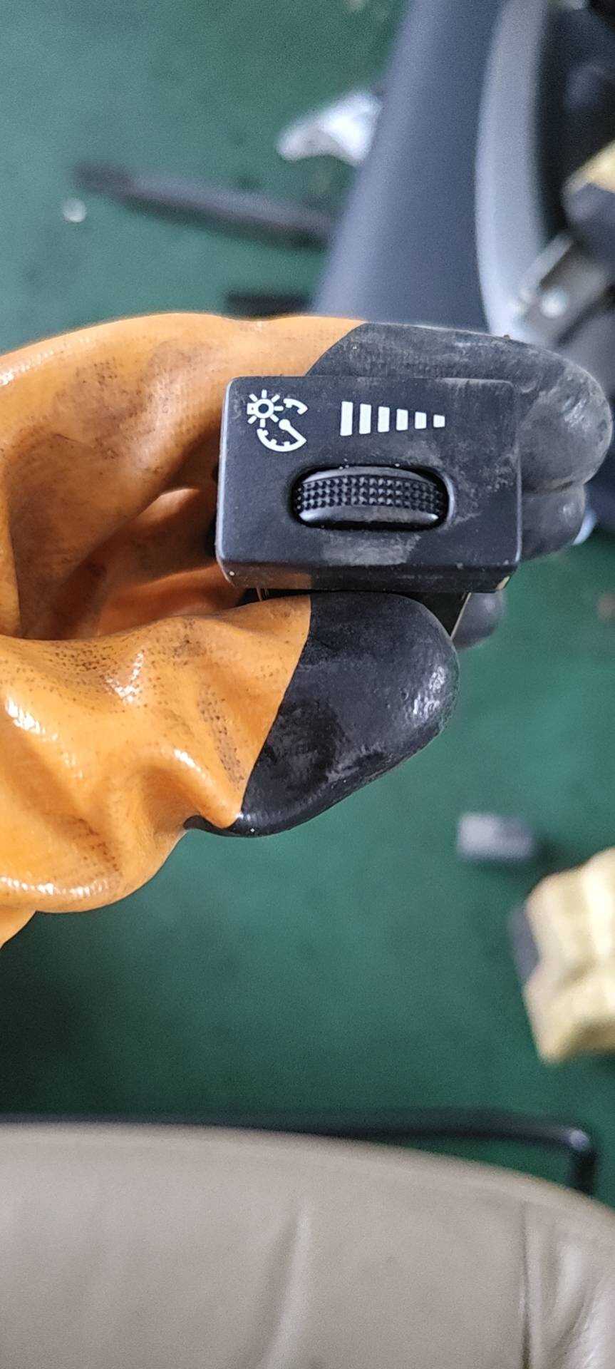841190R010 灯控变阻器