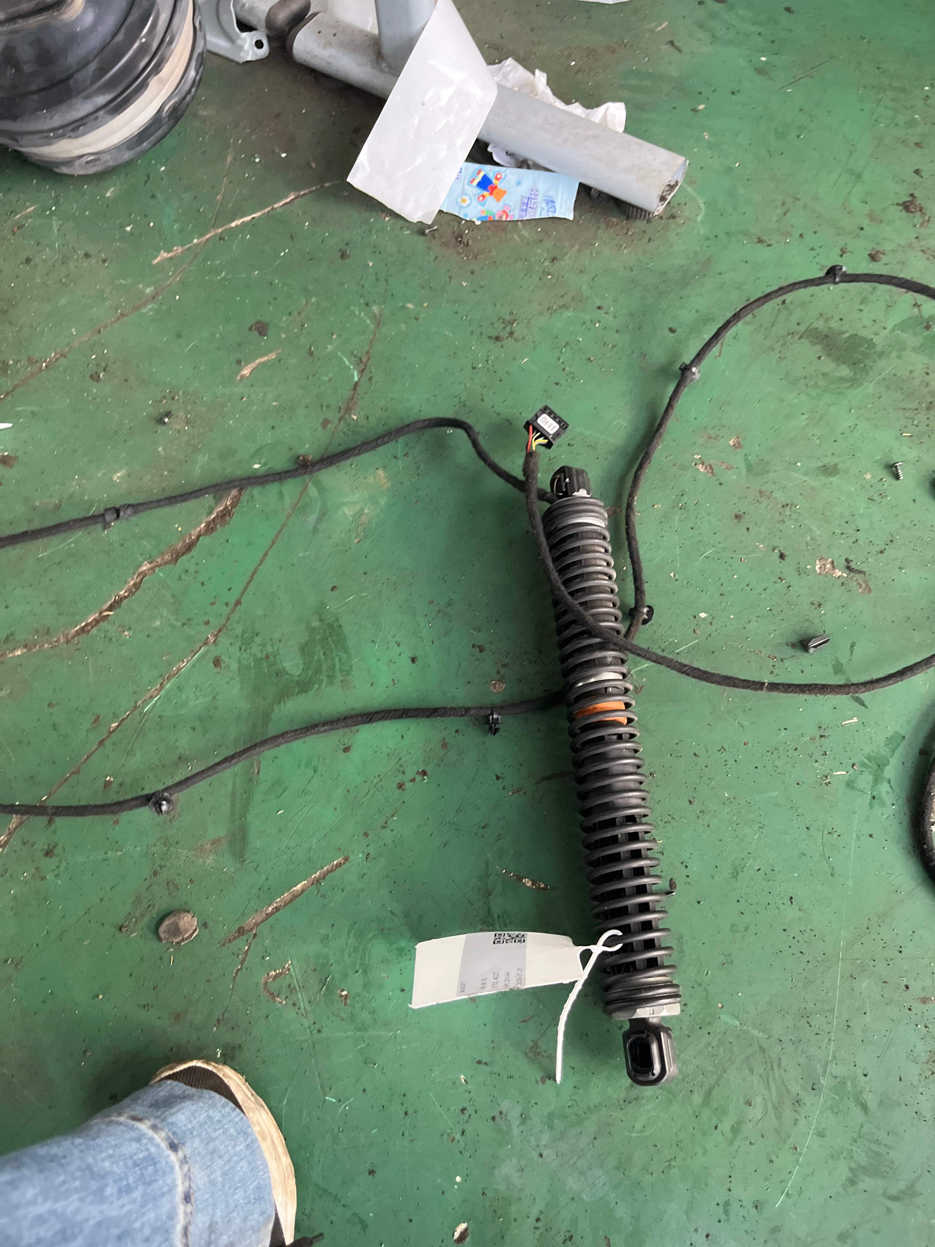 51247185713 Trunk Lid Strut, Left